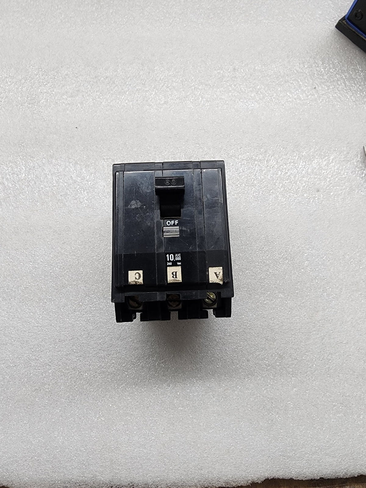 SQUARE D MG-5233 3-POLE CIRCUIT BREAKER 60A