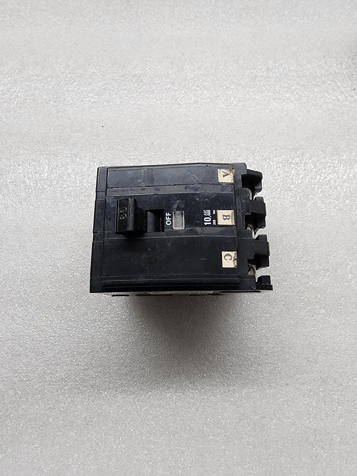 SQUARE D MG-5233 3-POLE CIRCUIT BREAKER 60A