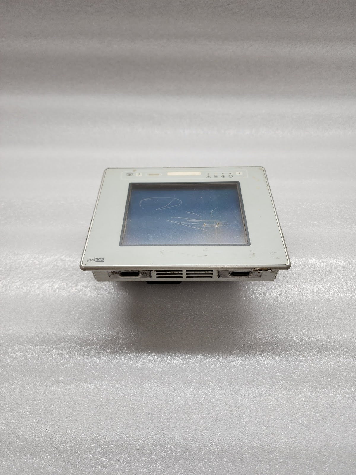 UNIOP ETOP05-0045 HMI OPERATOR PANEL 24VDC