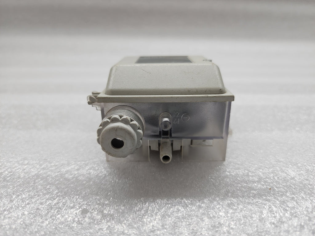 SIEMENS QBM2030-30  DIFFERENTIAL PRESSURE SENSOR