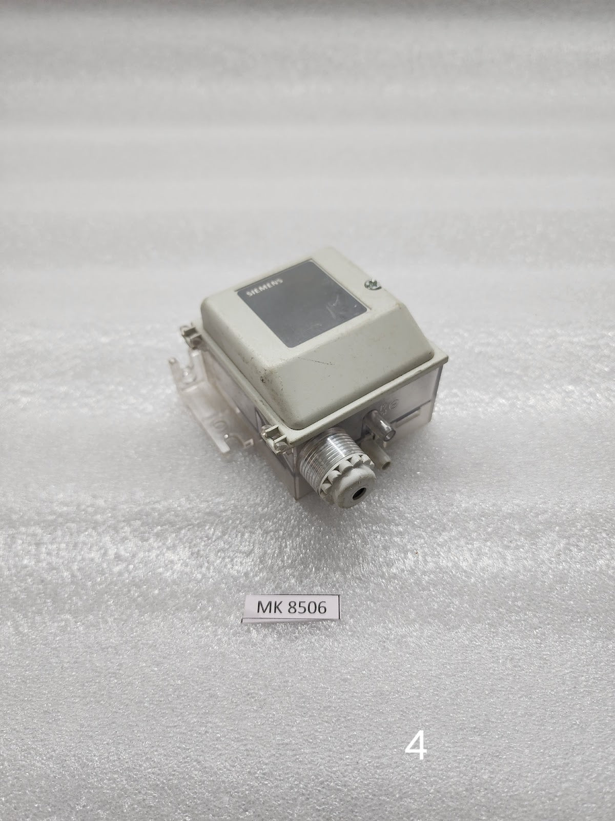 SIEMENS QBM2030-30  DIFFERENTIAL PRESSURE SENSOR