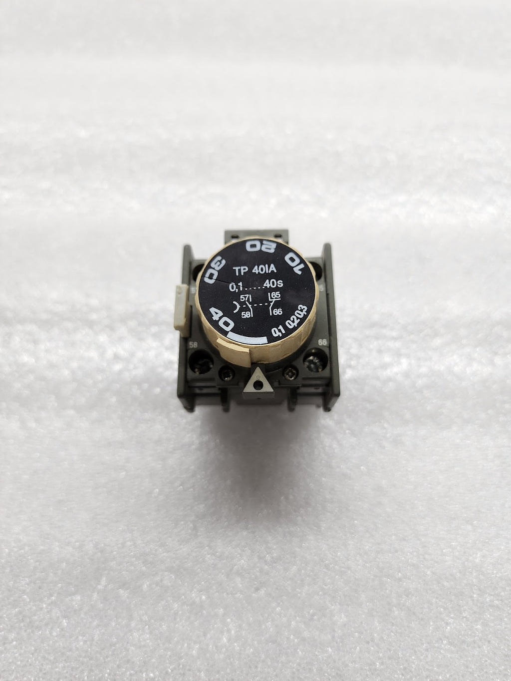 ABB TP 40IA OFF DELAY TIMER 1SBN020301R1000 NEW BUT PLASTIC PART IS BROKEN