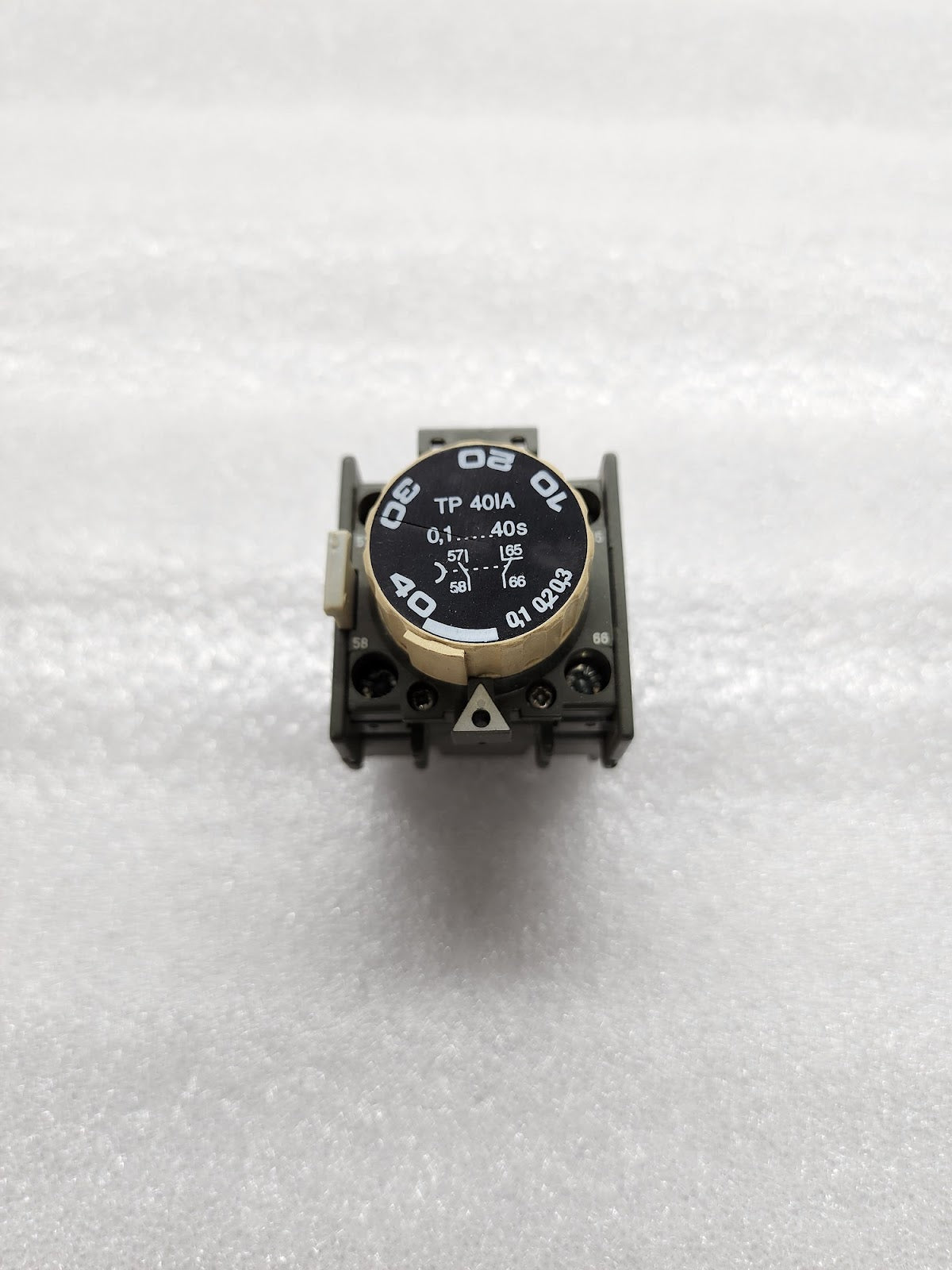 ABB TP 40IA OFF DELAY TIMER 1SBN020301R1000 NEW BUT PLASTIC PART IS BROKEN