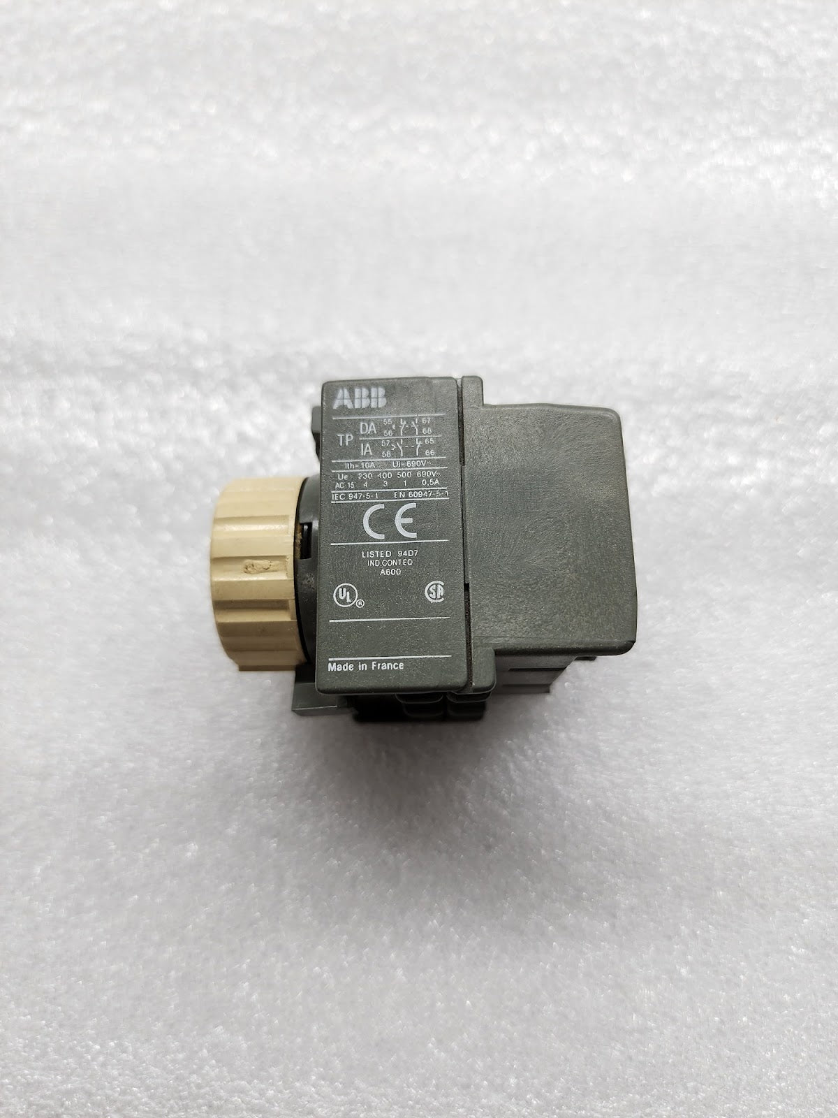 ABB TP 40IA OFF DELAY TIMER 1SBN020301R1000 NEW BUT PLASTIC PART IS BROKEN