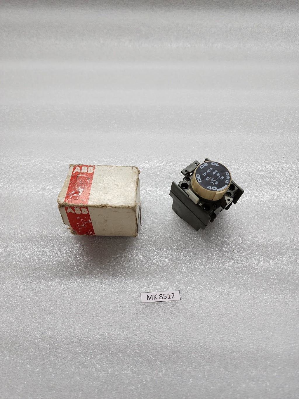 ABB TP 40IA OFF DELAY TIMER 1SBN020301R1000 NEW BUT PLASTIC PART IS BROKEN