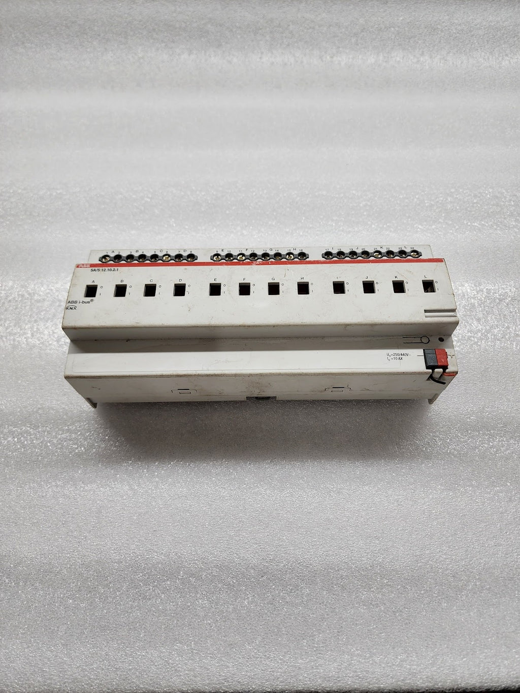 ABB SA/S 12.10.2.1 SWITCH ACTUATOR 2CDG110158R0011