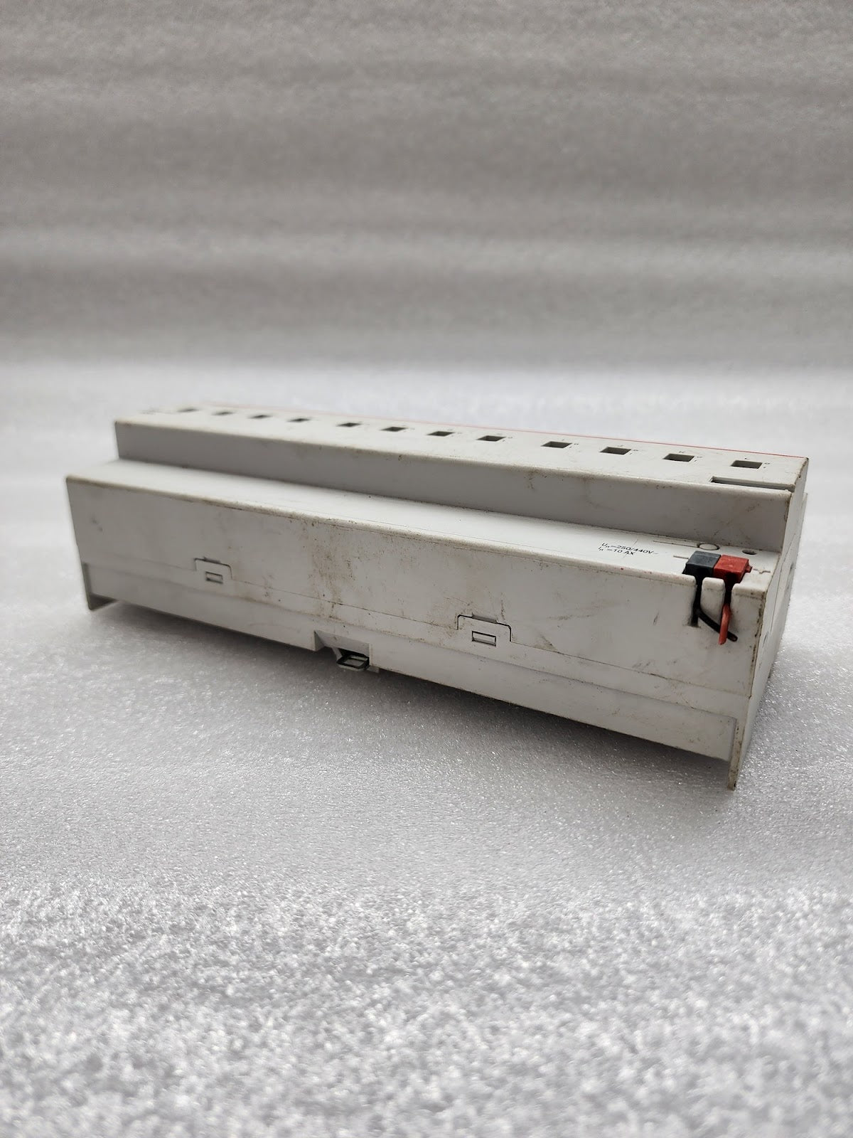 ABB SA/S 12.10.2.1 SWITCH ACTUATOR 2CDG110158R0011