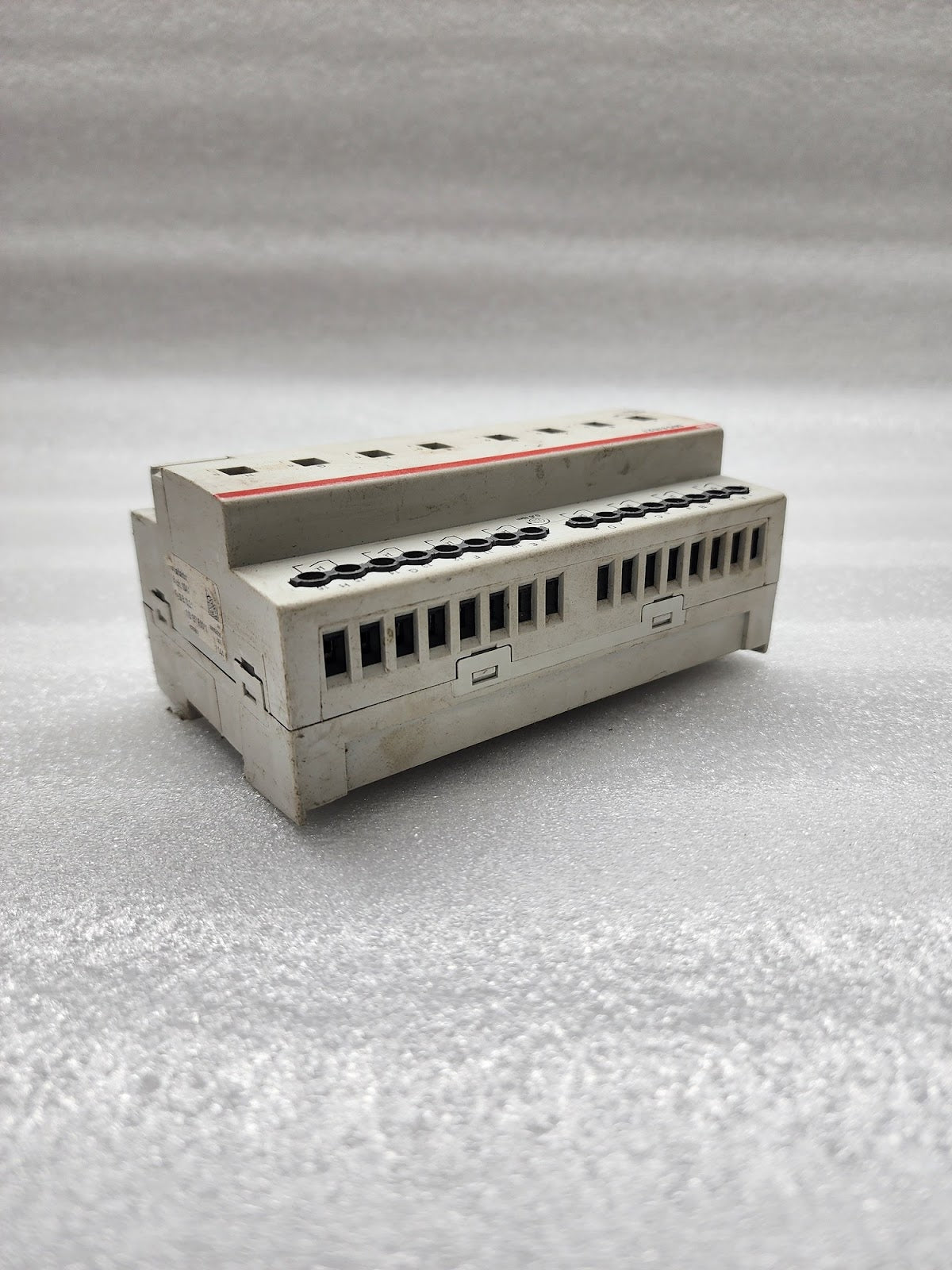 ABB SA/S 8.10.2.1 SWITCH ACTUATOR 2CDG110157R0011
