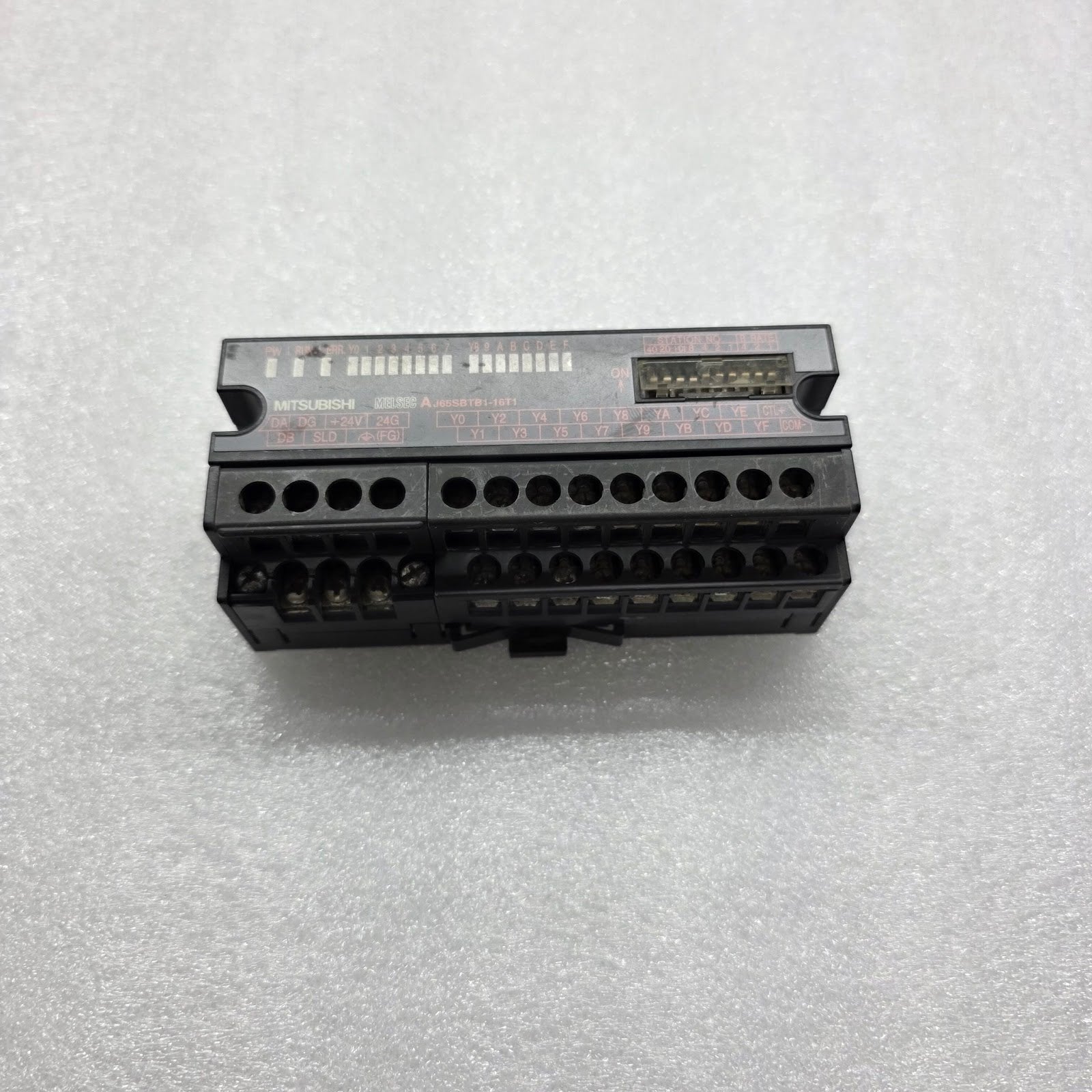 MITSUBISHI AJ65SBTB1-16T1 OUTPUT UNIT