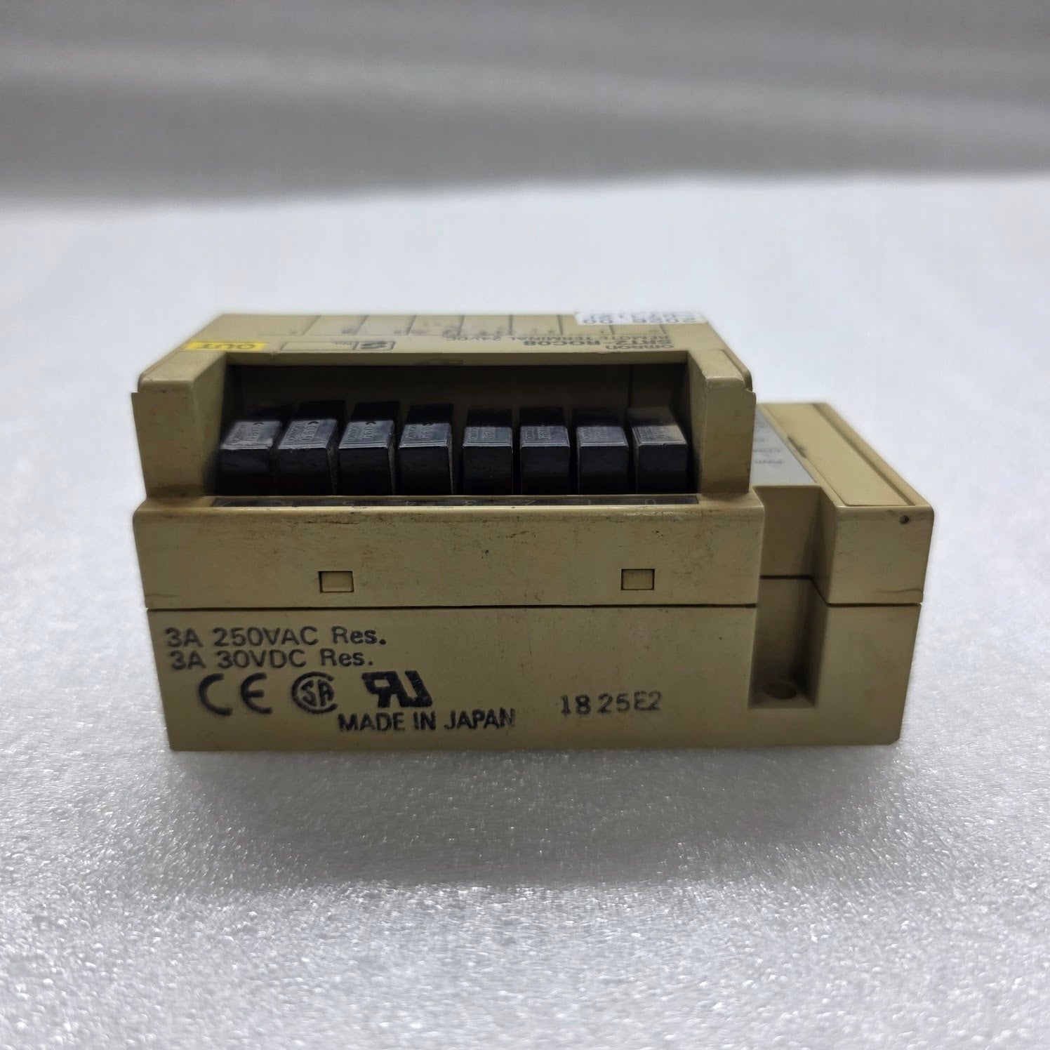 OMRON SRT2-ROC08 REMOTE TERMINAL UNIT
