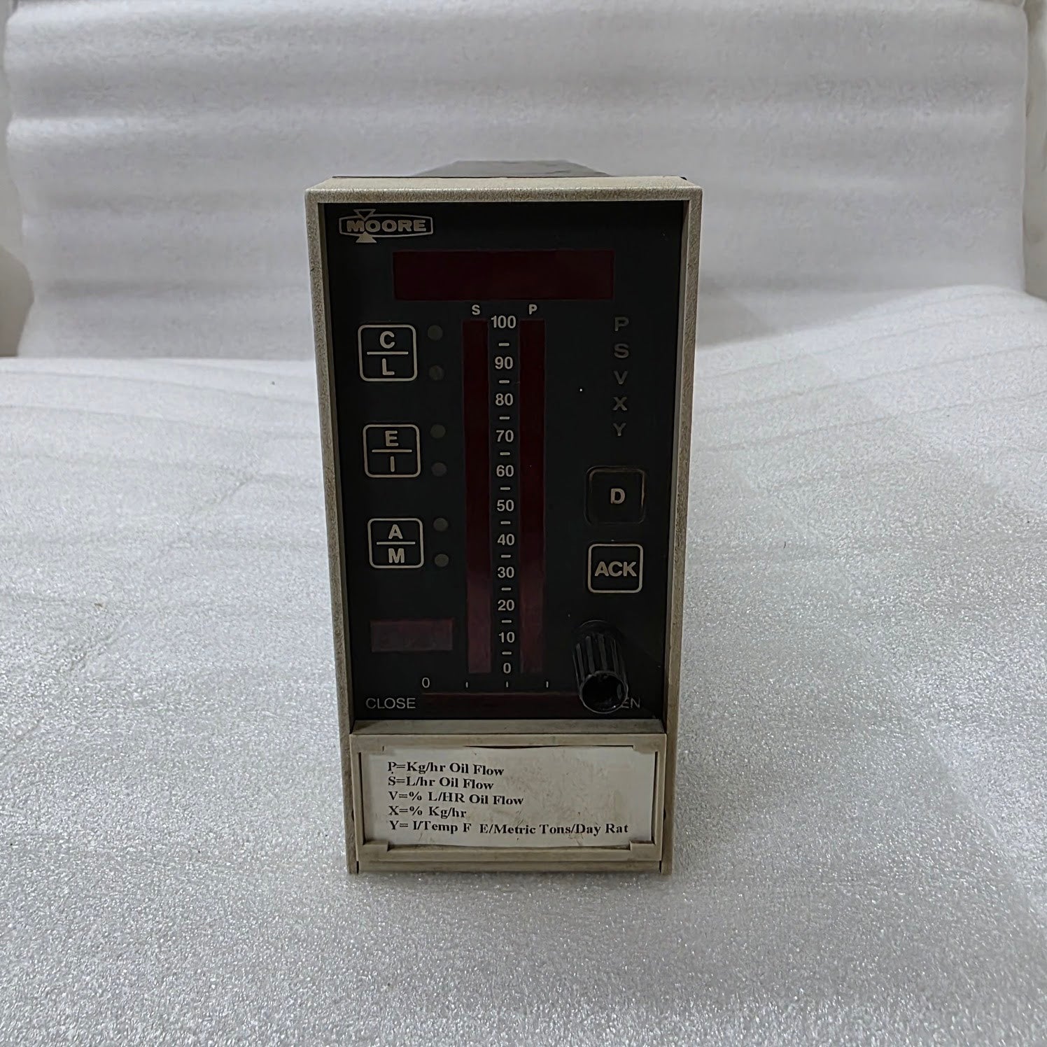 MOORE 15738-119 SINGLE LOOP DIGITAL CONTROLLER
