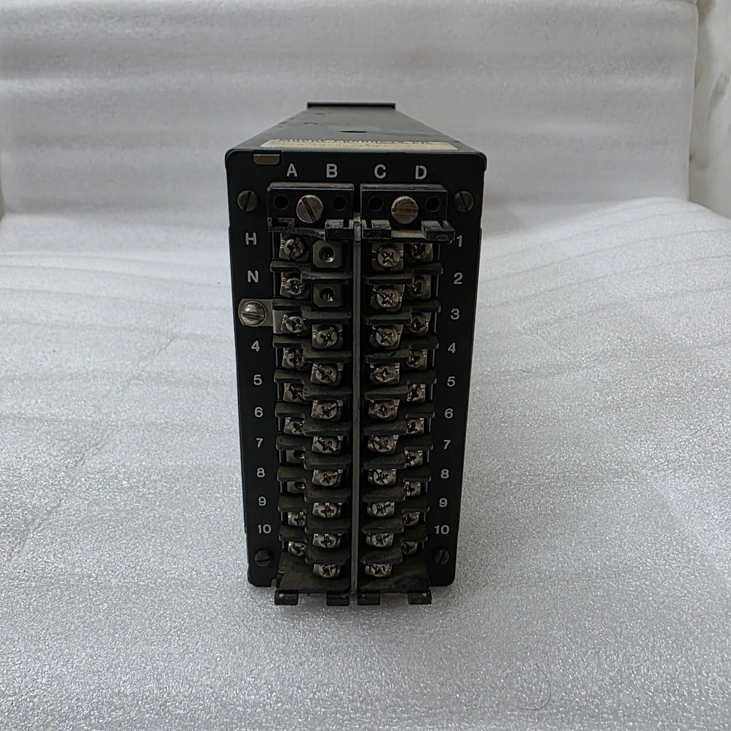 MOORE 15738-119 SINGLE LOOP DIGITAL CONTROLLER