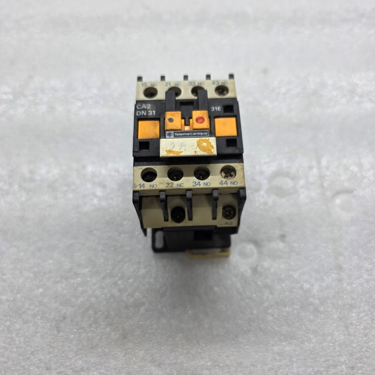 TELEMECANIQUE CA2 DN 31 CONTACTOR 220-240V
