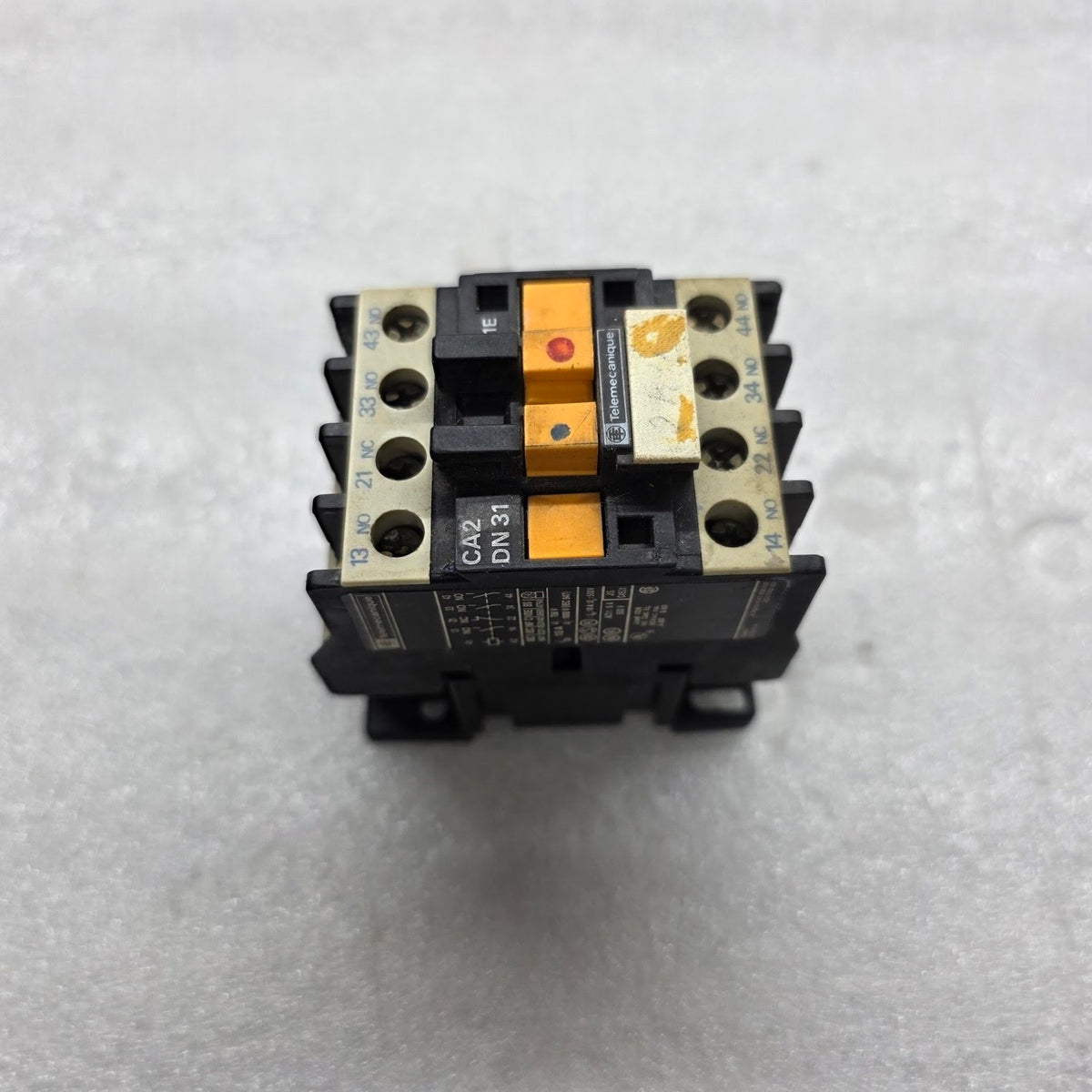 TELEMECANIQUE CA2 DN 31 CONTACTOR 220-240V