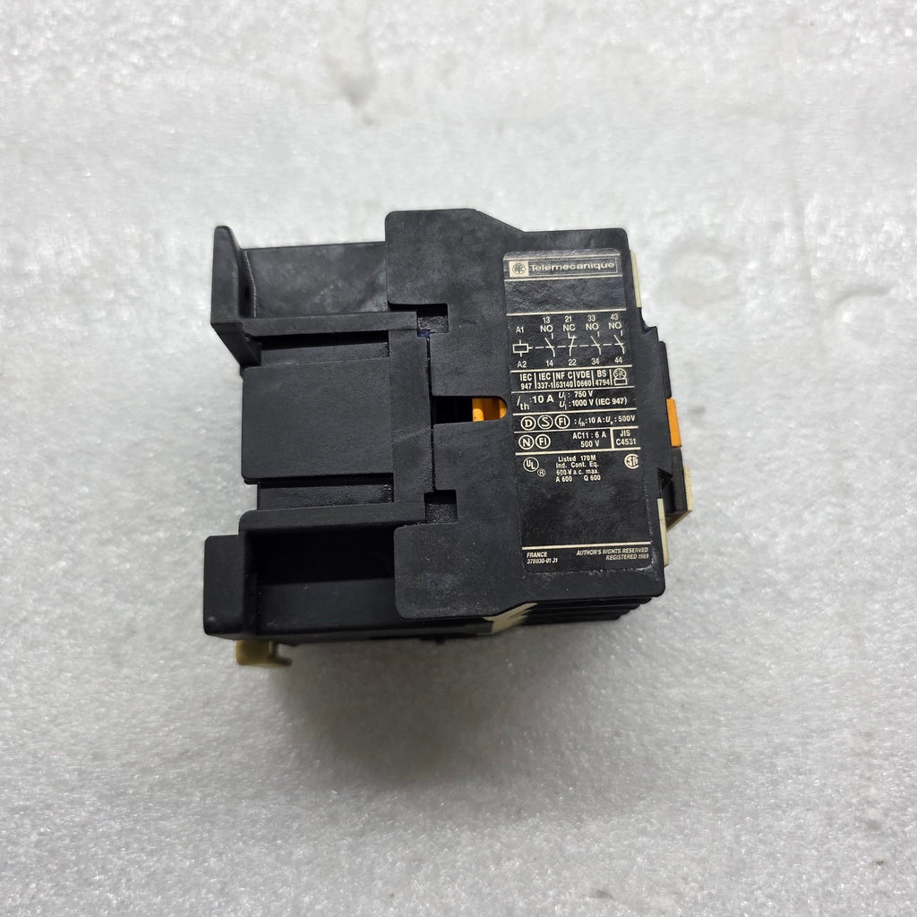 TELEMECANIQUE CA2 DN 31 CONTACTOR 220-240V