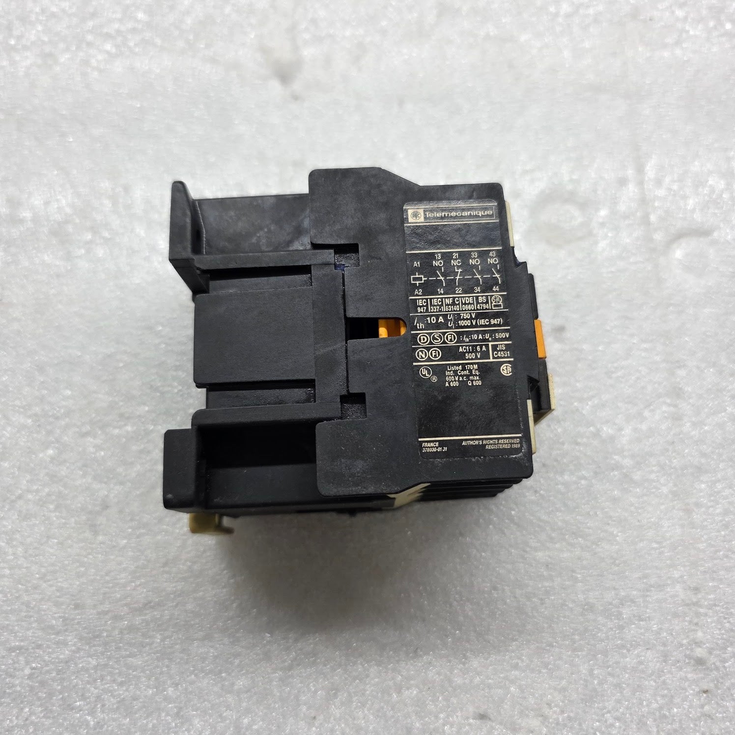 TELEMECANIQUE CA2 DN 31 CONTACTOR 220-240V