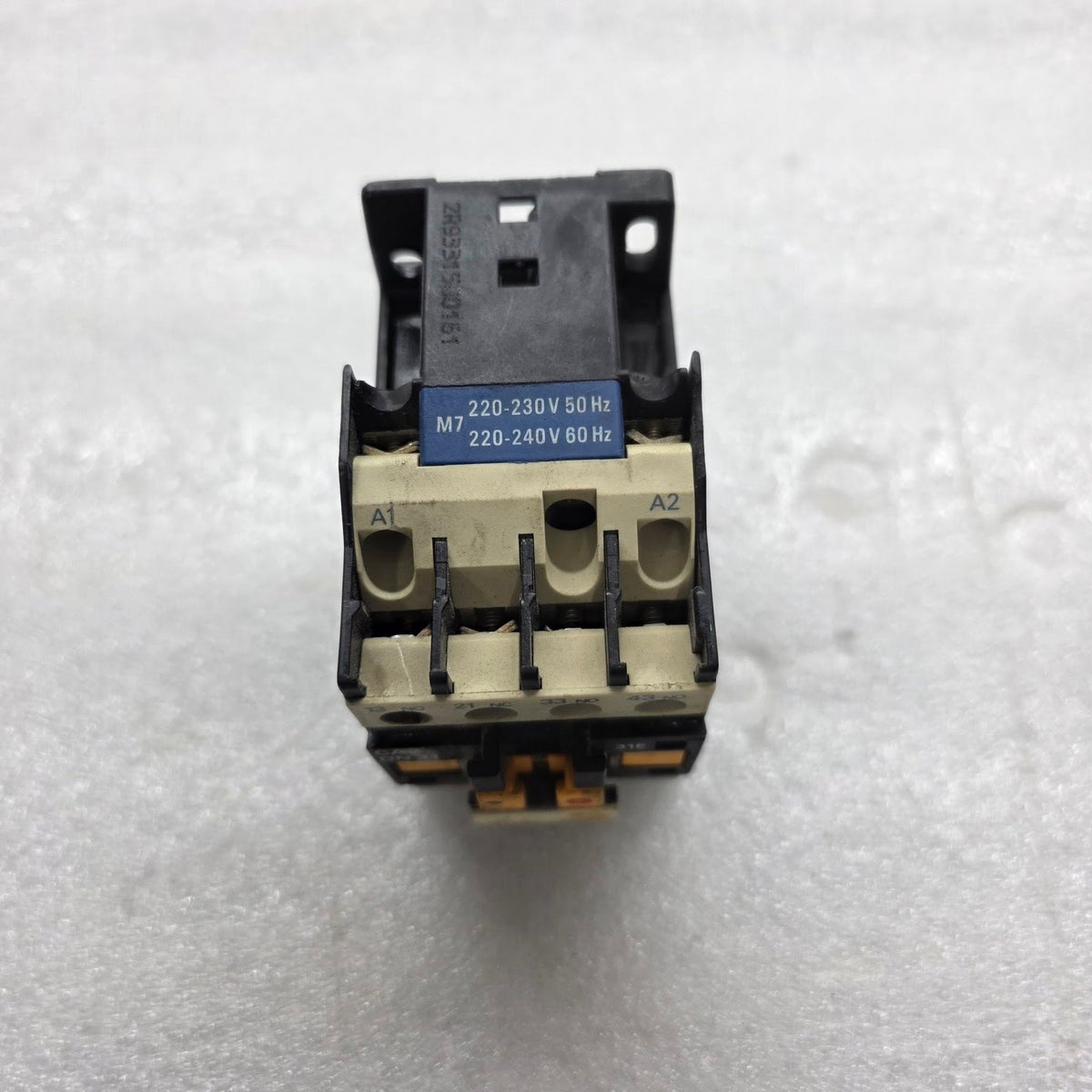 TELEMECANIQUE CA2 DN 31 CONTACTOR 220-240V
