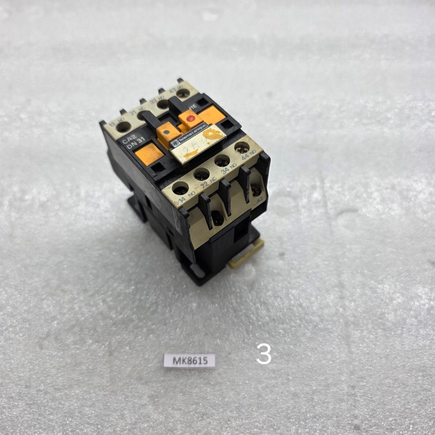 TELEMECANIQUE CA2 DN 31 CONTACTOR 220-240V