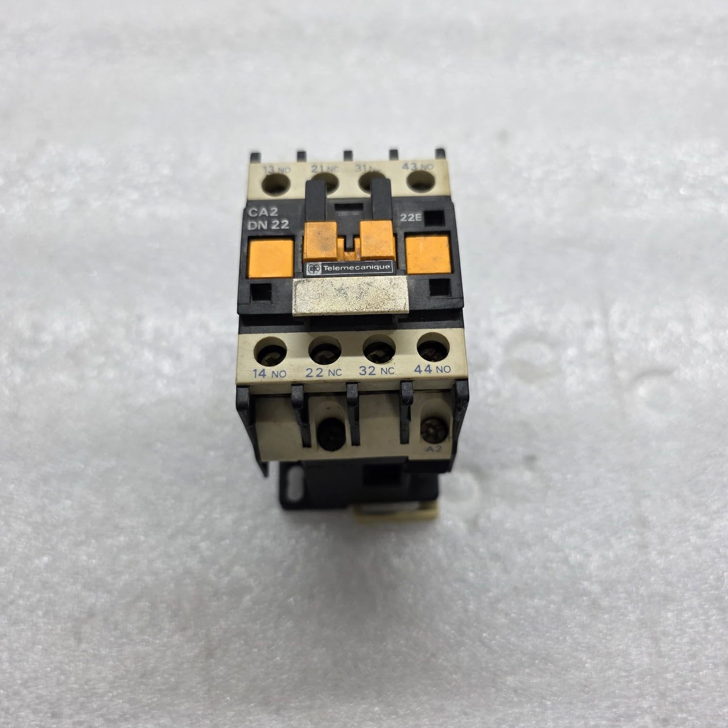 TELEMECANIQUE CA2 DN 22 CONTACTOR 220-240V