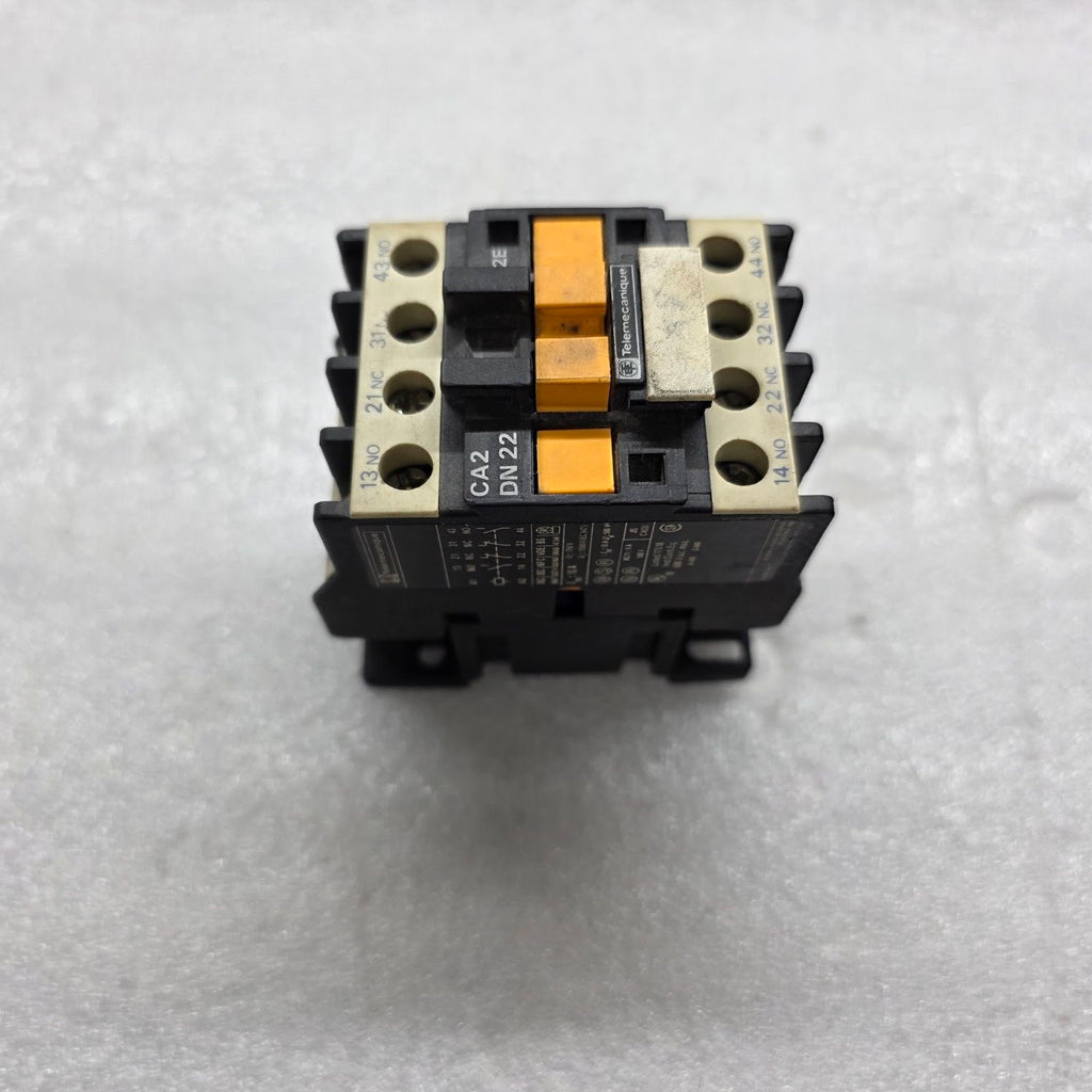 TELEMECANIQUE CA2 DN 22 CONTACTOR 220-240V