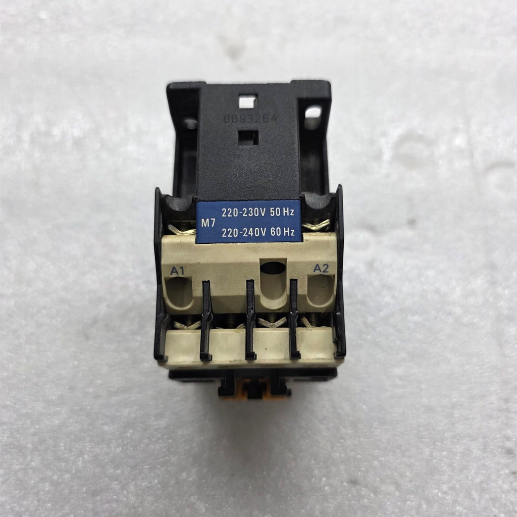 TELEMECANIQUE CA2 DN 22 CONTACTOR 220-240V