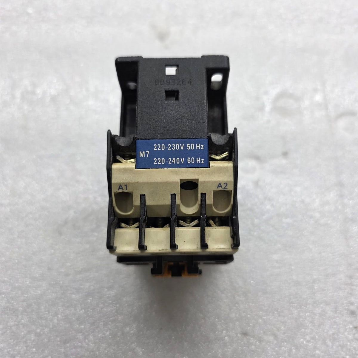 TELEMECANIQUE CA2 DN 22 CONTACTOR 220-240V
