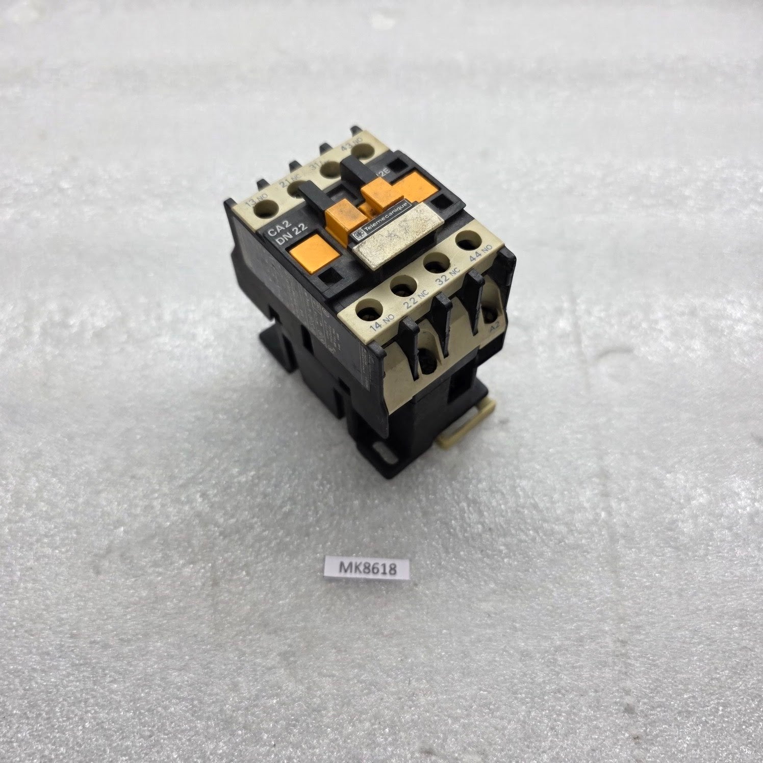 TELEMECANIQUE CA2 DN 22 CONTACTOR 220-240V