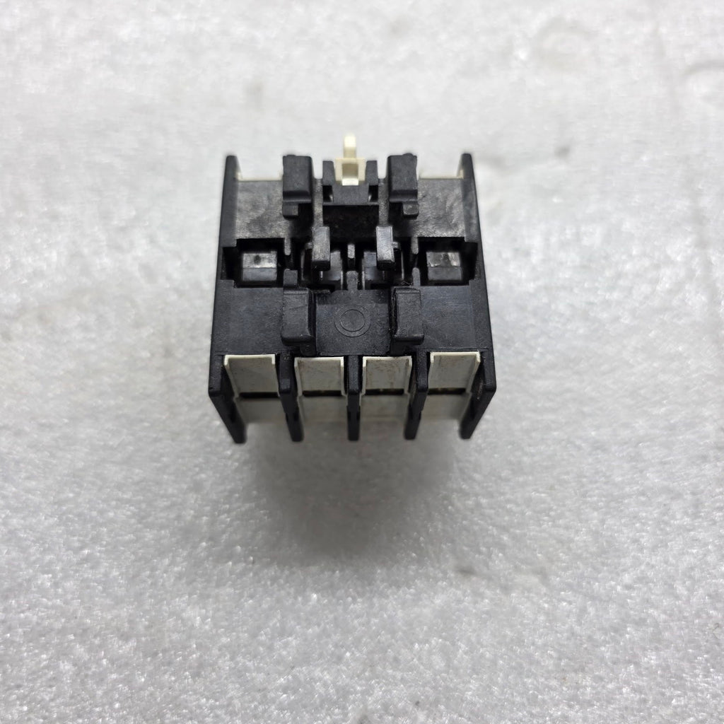MOELLER 04 DIL AUXILIARY CONTACT