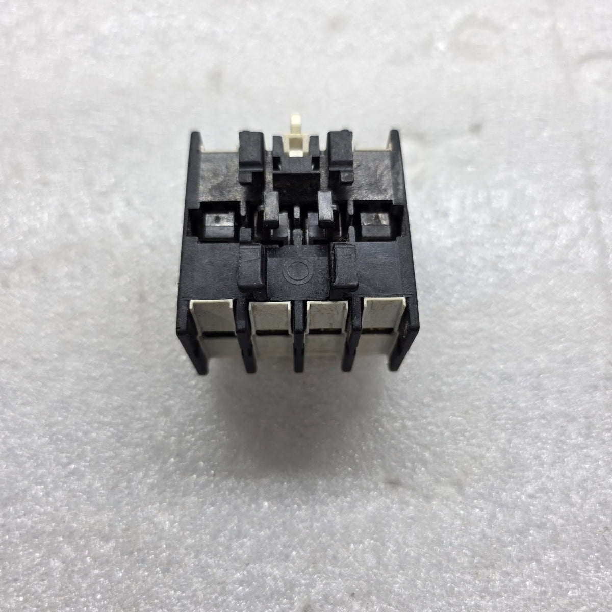 MOELLER 04 DIL AUXILIARY CONTACT