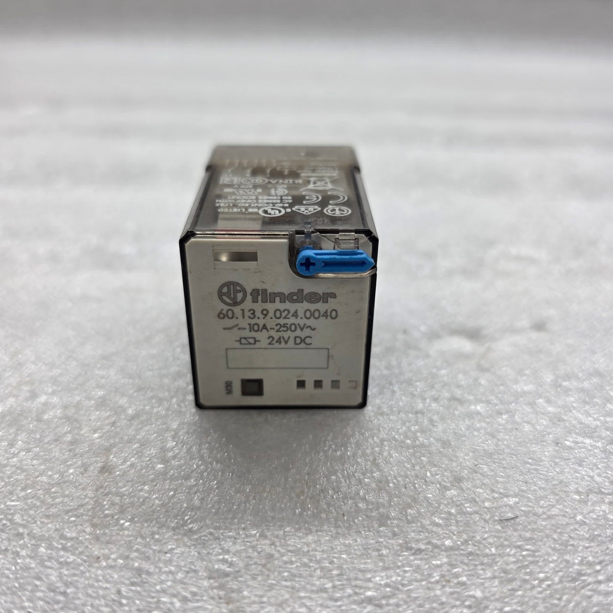 FINDER 60.13.9.024.0040 PLUG IN RELAY