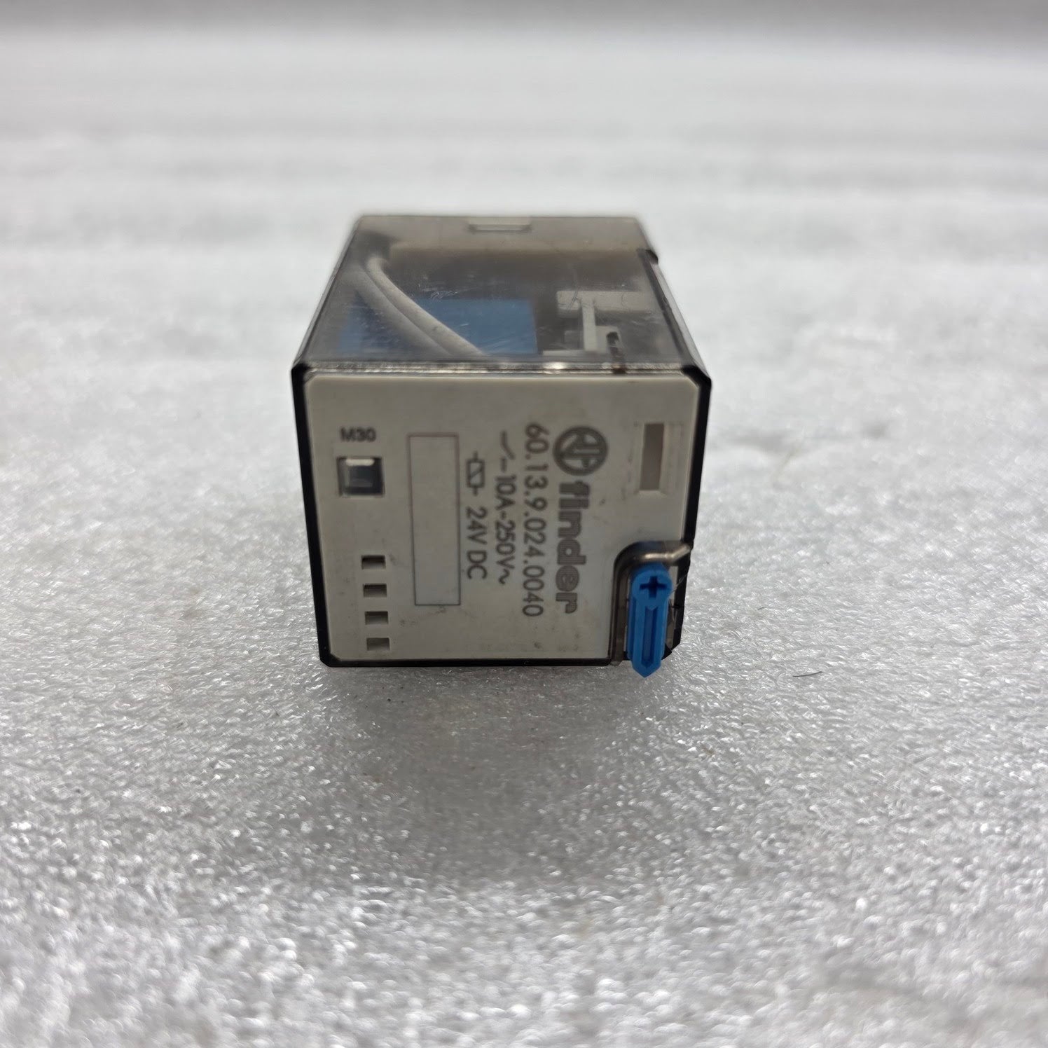 FINDER 60.13.9.024.0040 PLUG IN RELAY