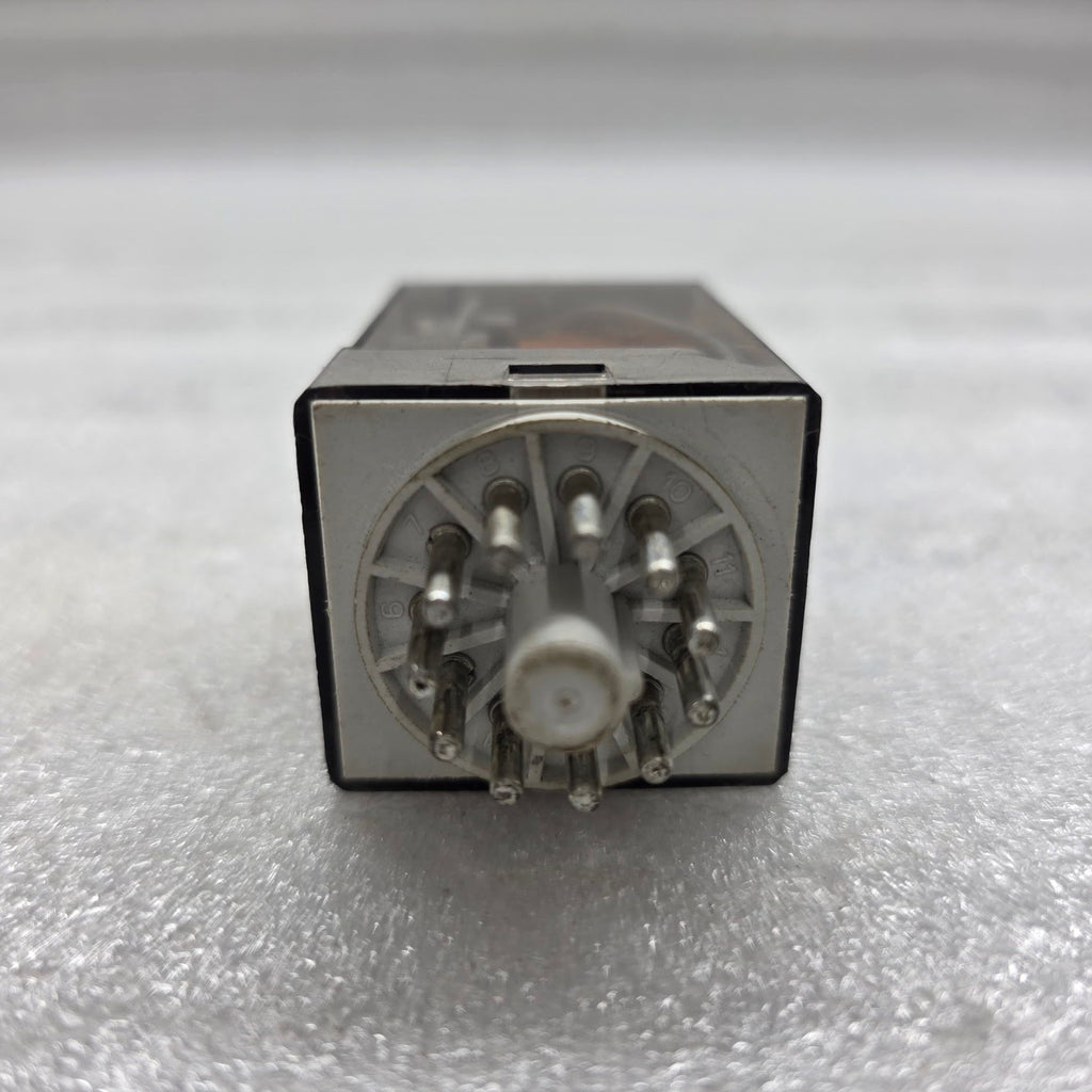 FINDER 60.13.8.230.0040 PLUG IN RELAY