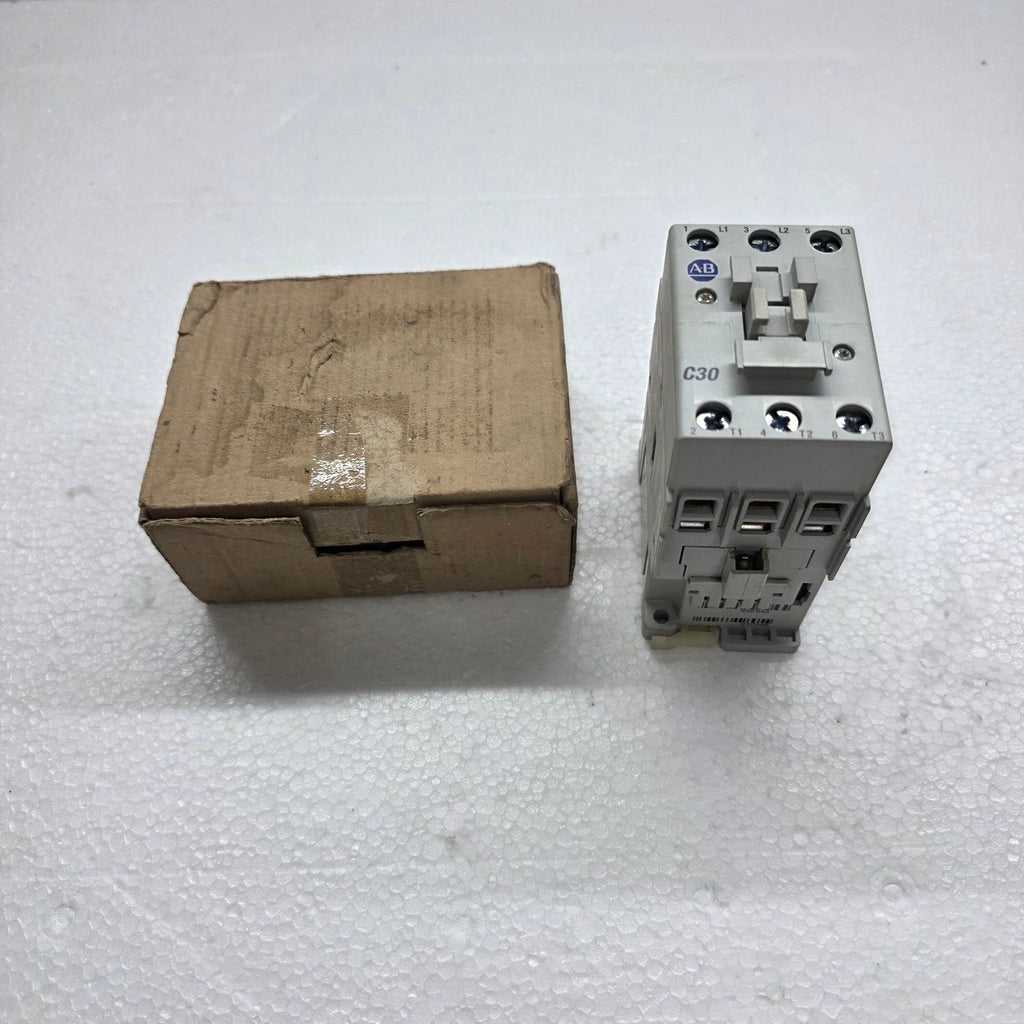 ALLEN BRADLEY CAT 100-C30-00  MAGNETIC CONTACTOR 24V AC