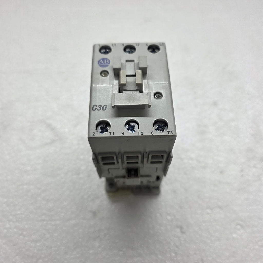 ALLEN BRADLEY CAT 100-C30-00  MAGNETIC CONTACTOR 24V AC