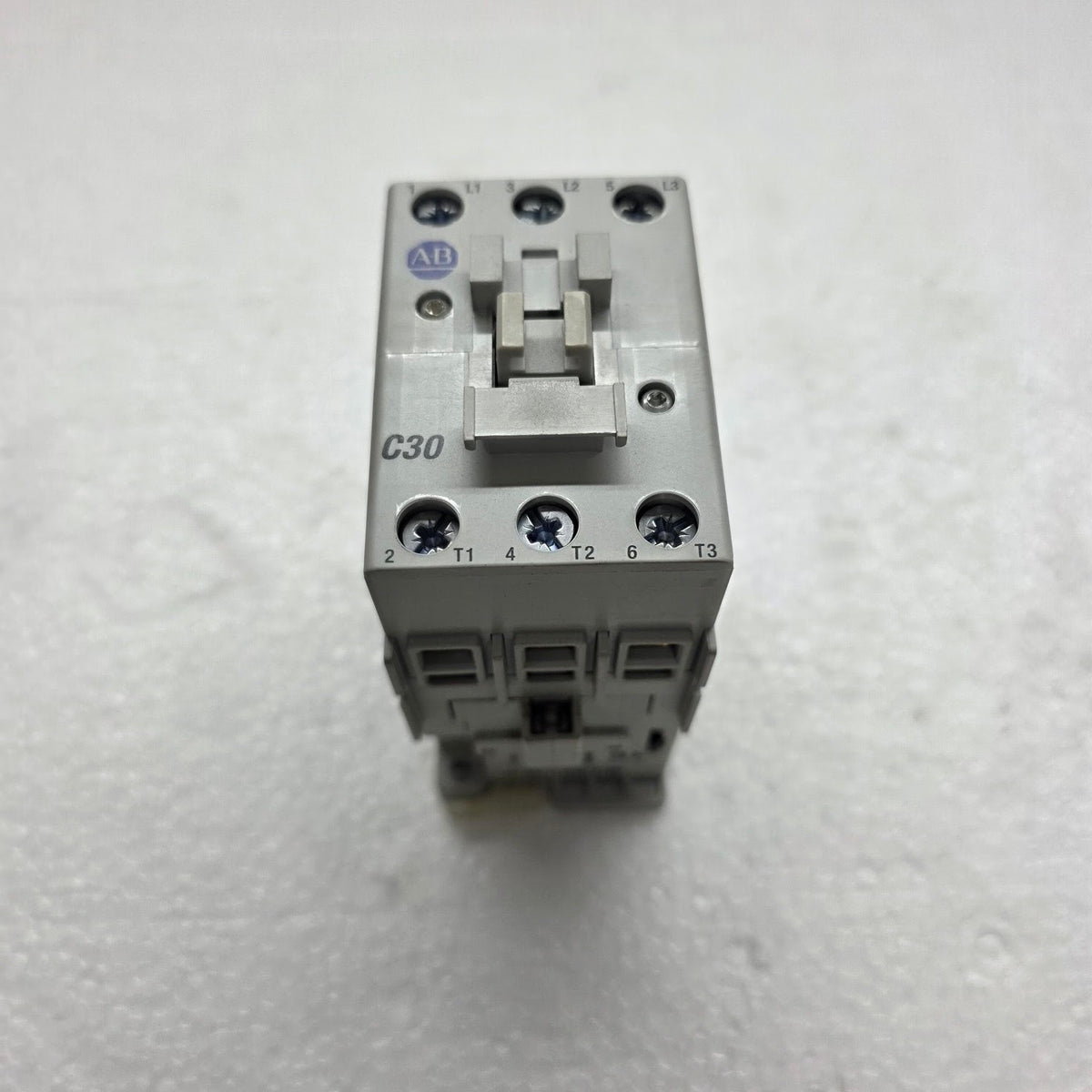 ALLEN BRADLEY CAT 100-C30-00  MAGNETIC CONTACTOR 24V AC