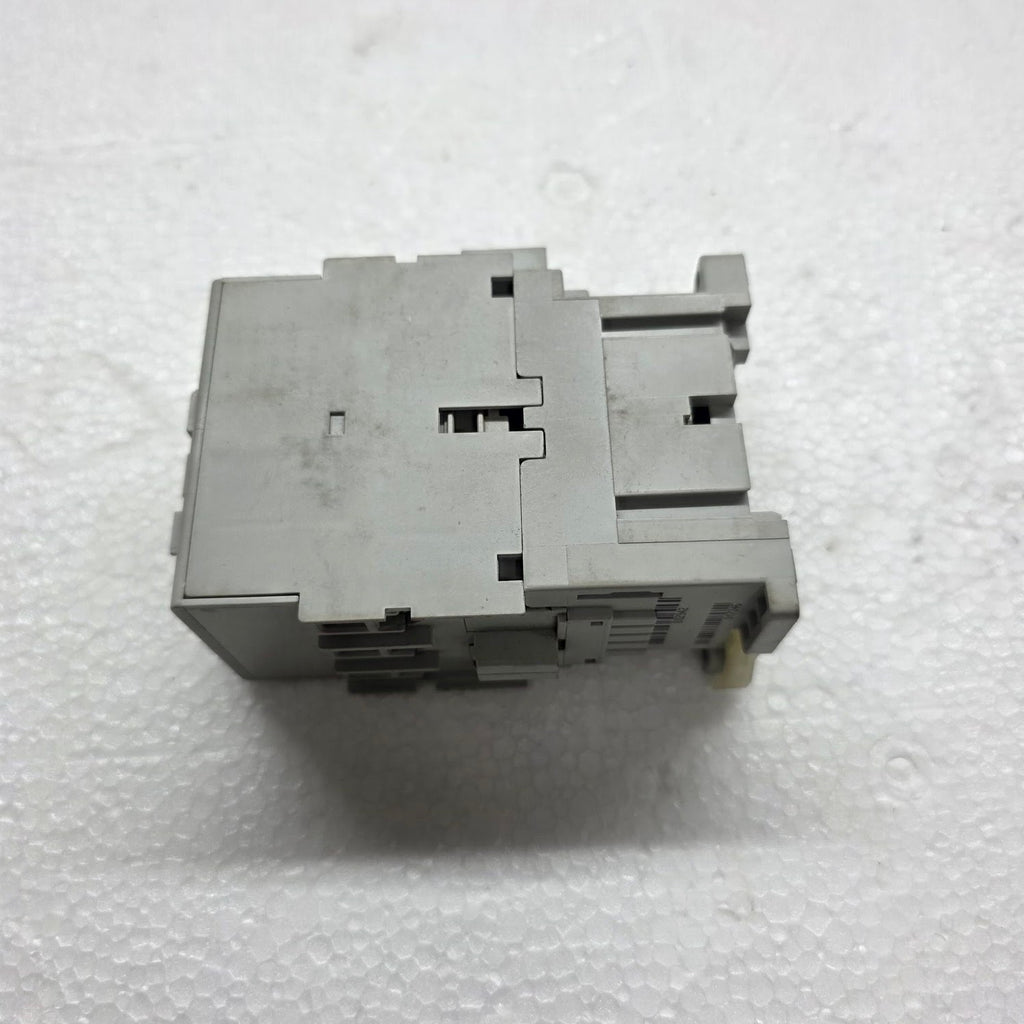 ALLEN BRADLEY CAT 100-C30-00  MAGNETIC CONTACTOR 24V AC