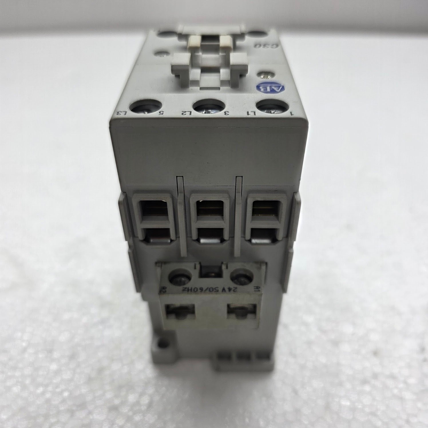 ALLEN BRADLEY CAT 100-C30-00  MAGNETIC CONTACTOR 24V AC
