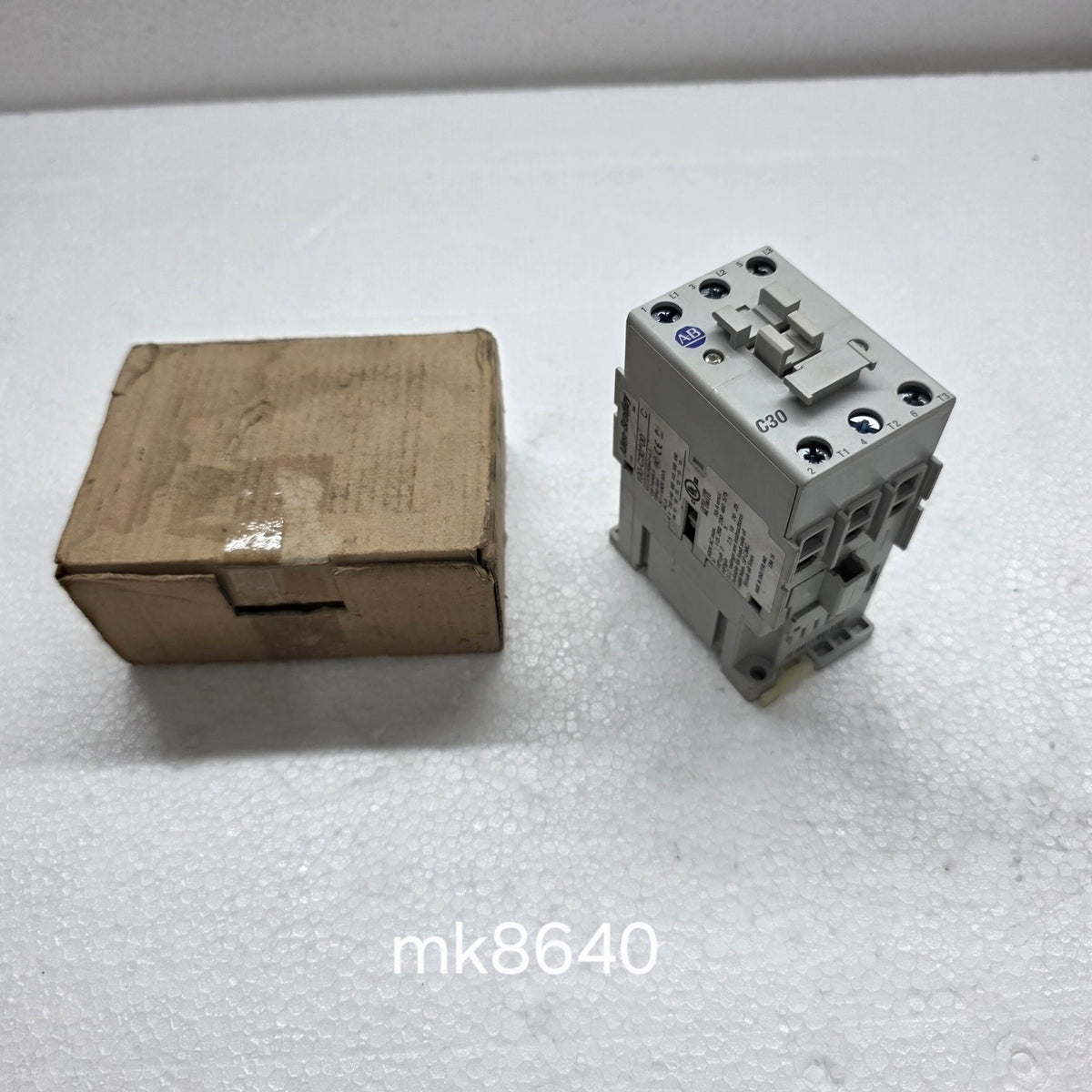 ALLEN BRADLEY CAT 100-C30-00  MAGNETIC CONTACTOR 24V AC