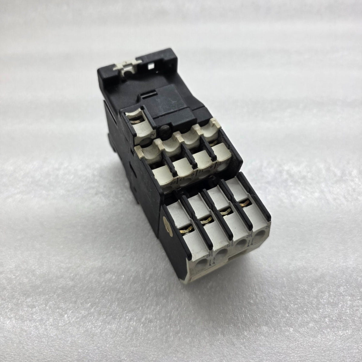 MOELLER DIL00AM-01 CONTACTOR COIL VOLTAGE 190-220V AUXILIARY 04 DIL