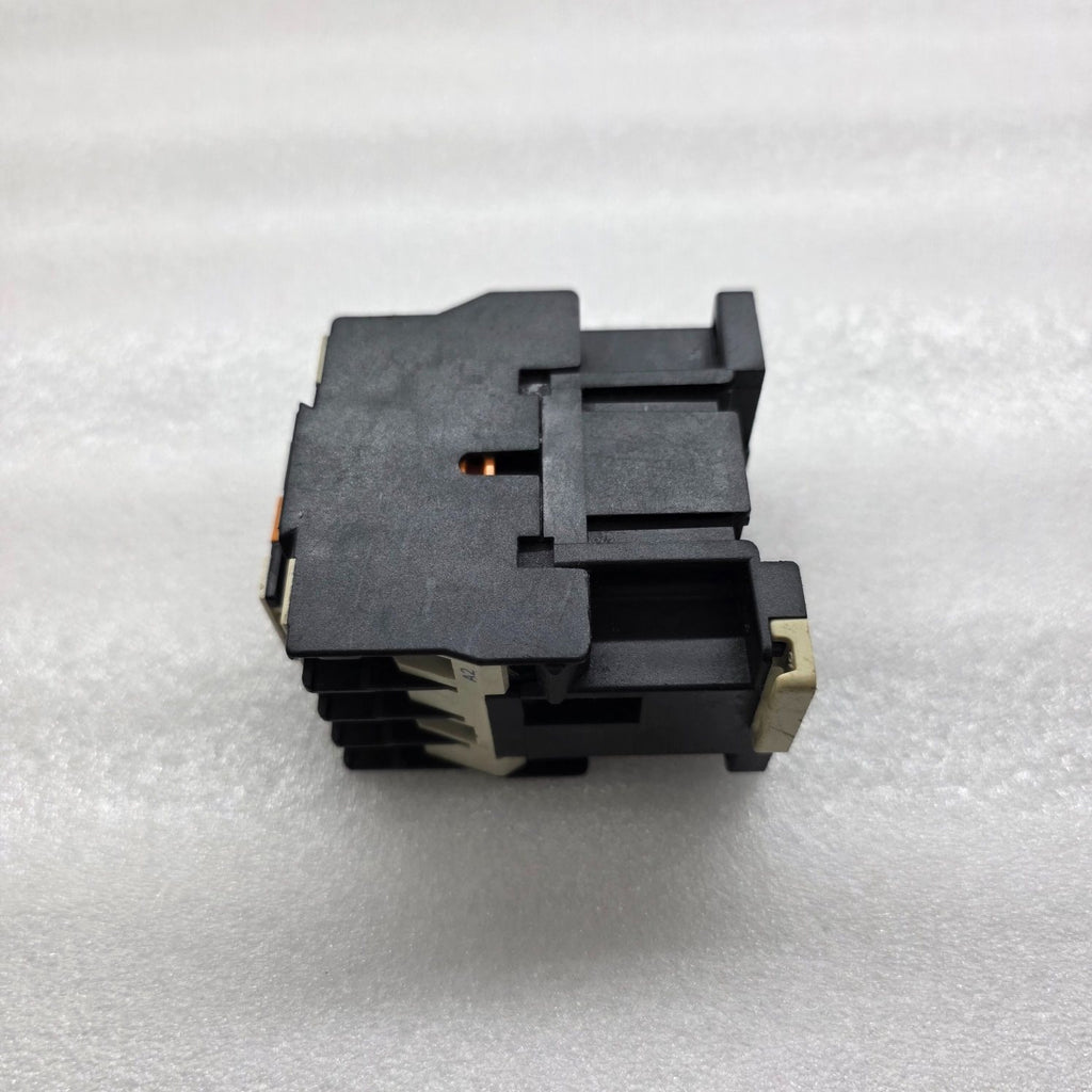 TELEMECANIQUE CA2 DN 22 MAGNETIC CONTACTOR 10A 230V