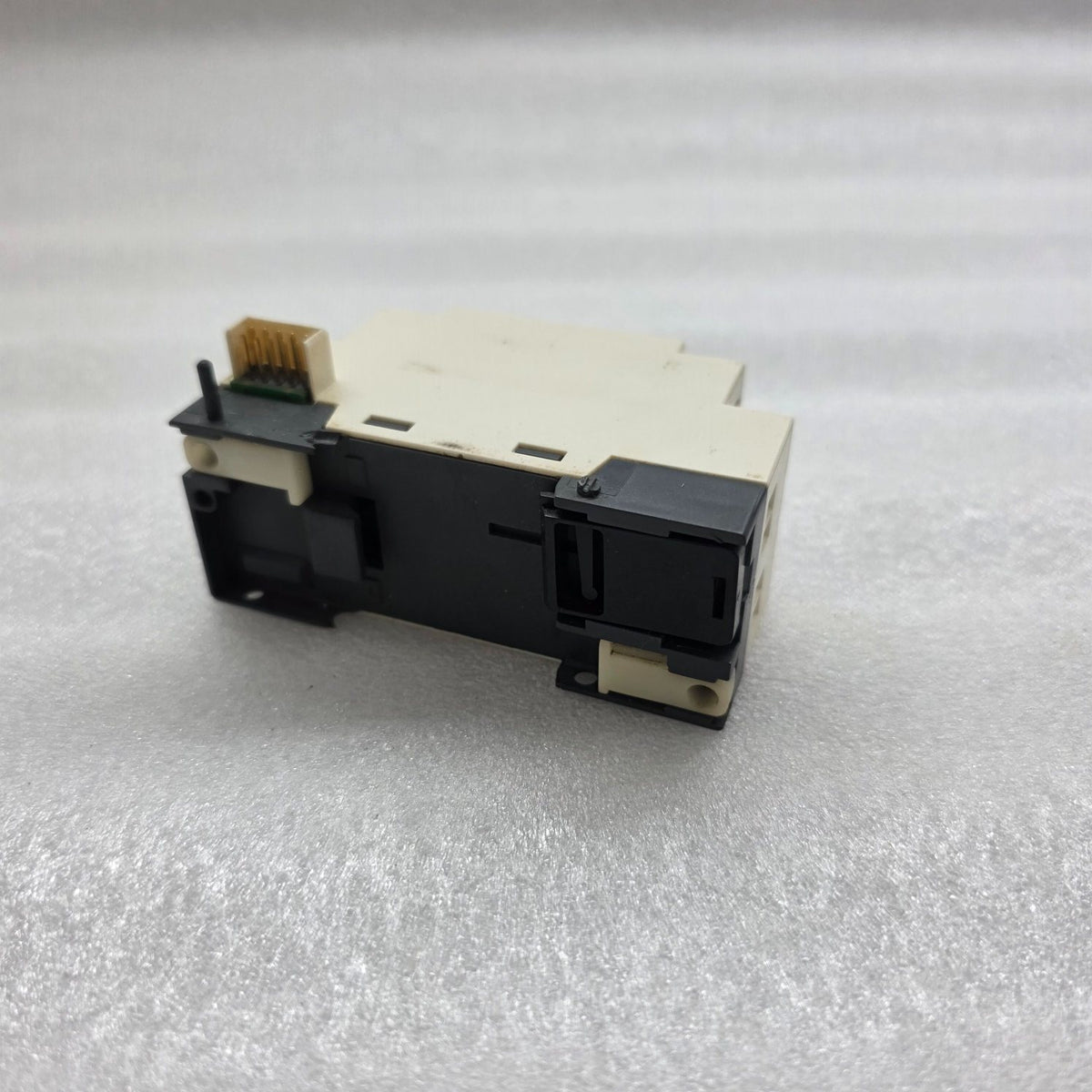 SR3 XT61BD I/O EXTENSION MODULE