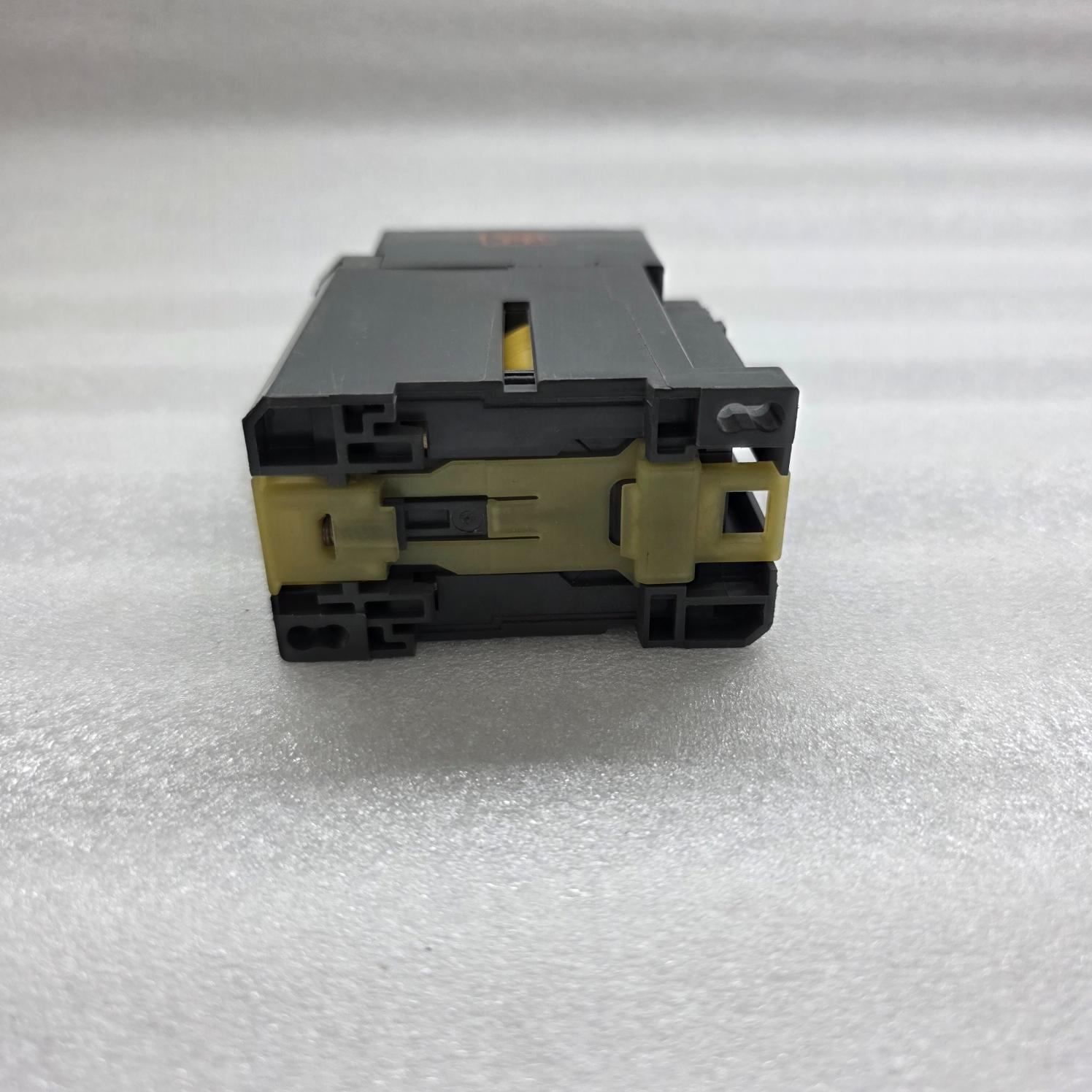 ABB BC16-30-01 MAGNETIC CONTACTOR 28A COIL VOLTAGE 24VDC