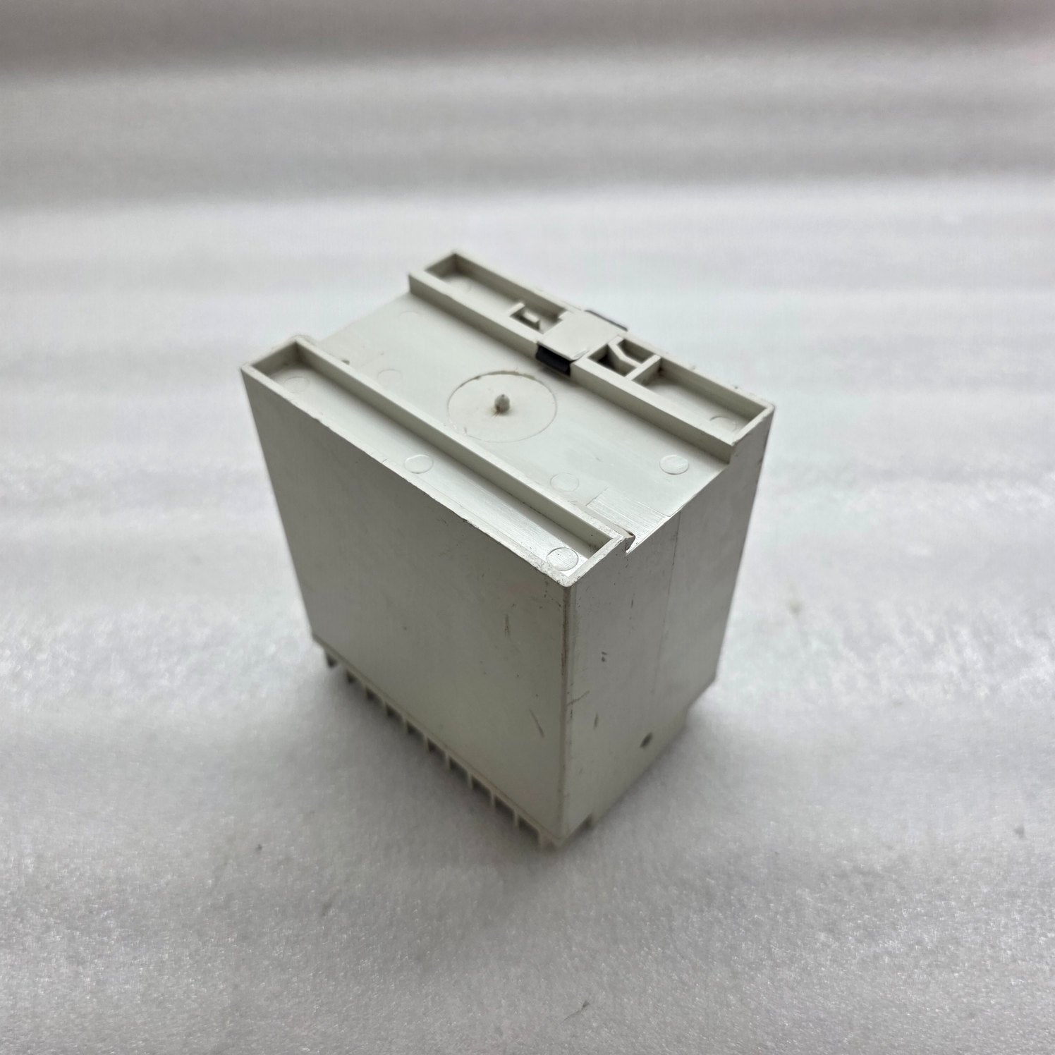 BASLER ELECTRIC 9323000102 OVER/UNDER FREQUENCY RELAY BE3-81OT/UT-1A4N3 120V
