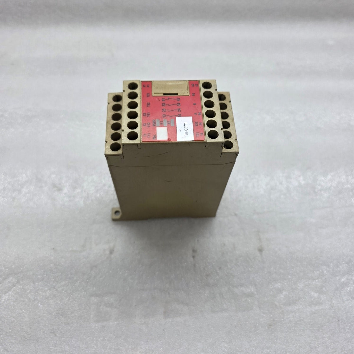 OMRON G9SA-301 SAFETY RELAY UNIT 24V AC/DC