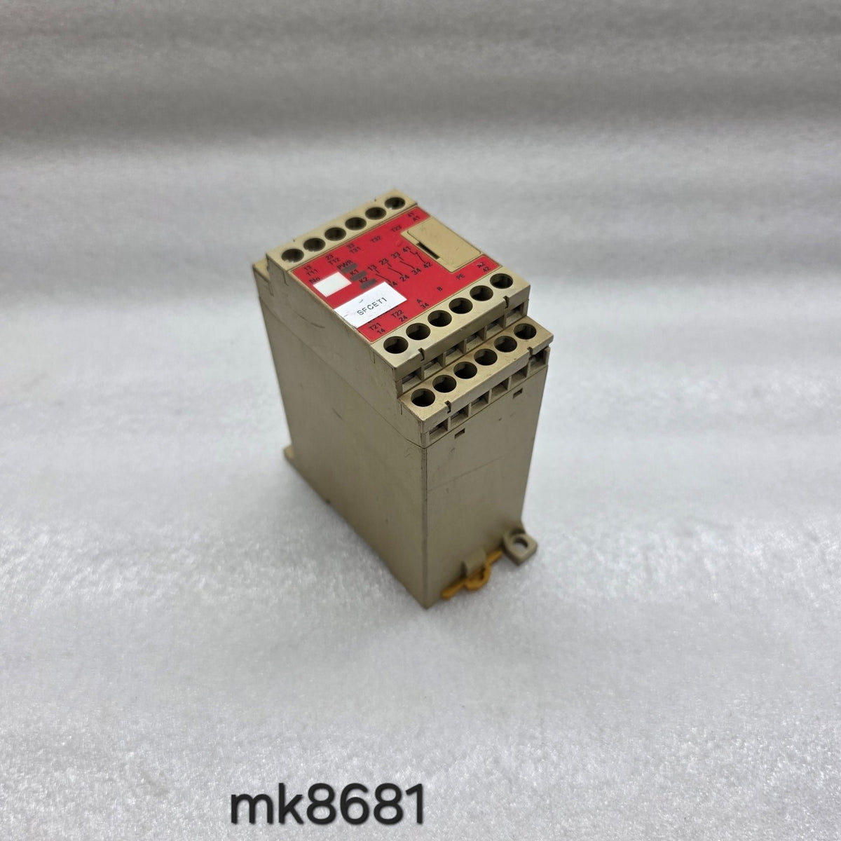 OMRON G9SA-301 SAFETY RELAY UNIT 24V AC/DC
