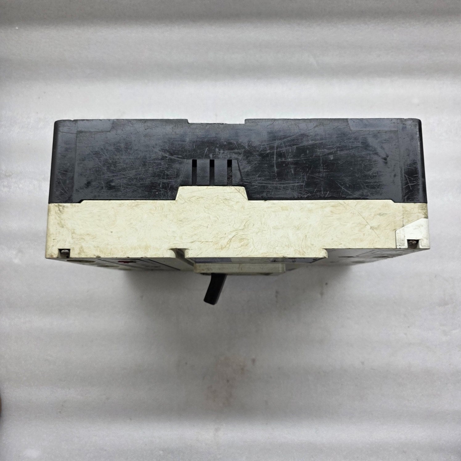 CUTLER HAMMER HLD3600F 3-POLE CIRCUIT BREAKER 600A  6633C81G06