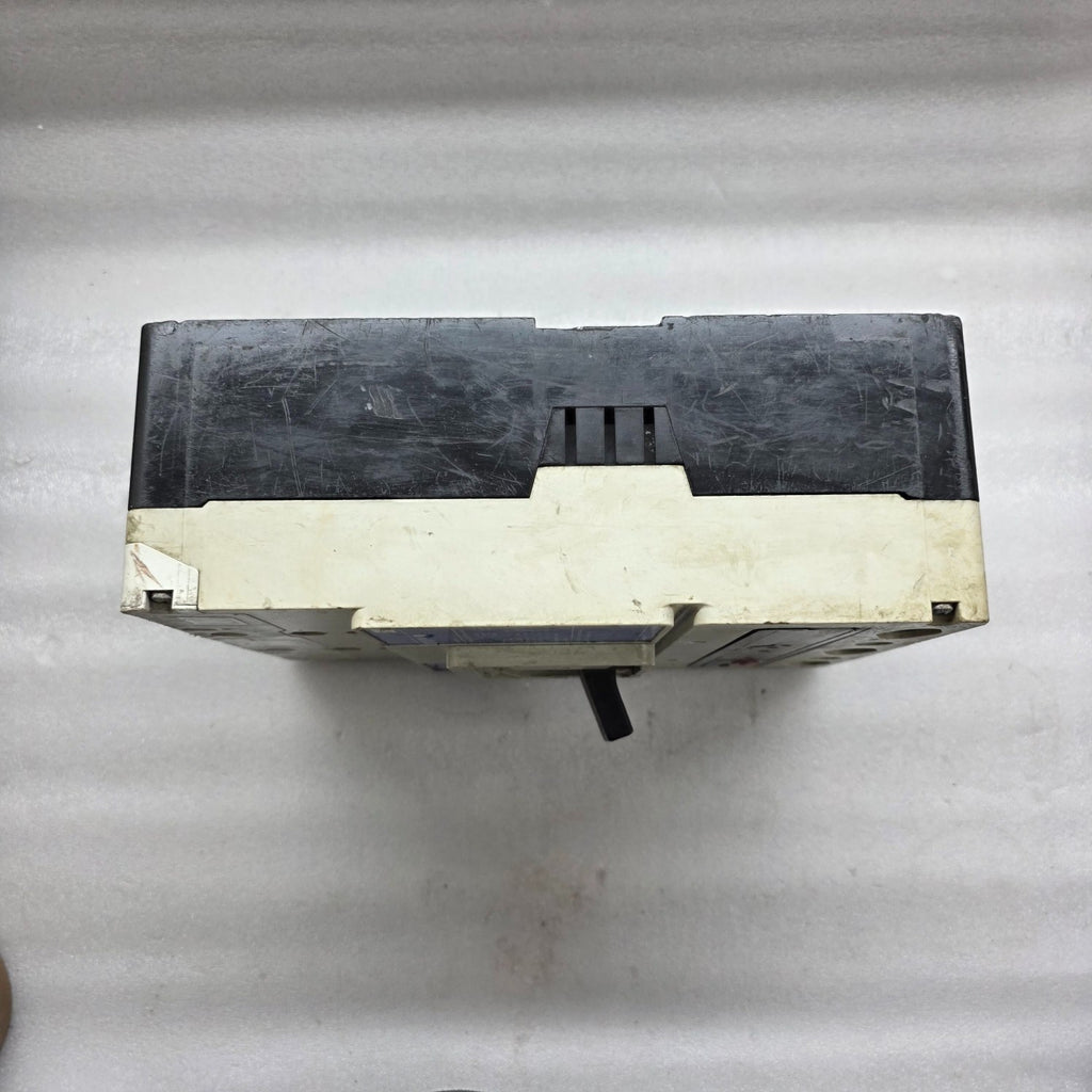 CUTLER HAMMER HLD3600F 3-POLE CIRCUIT BREAKER 600A  6633C81G06