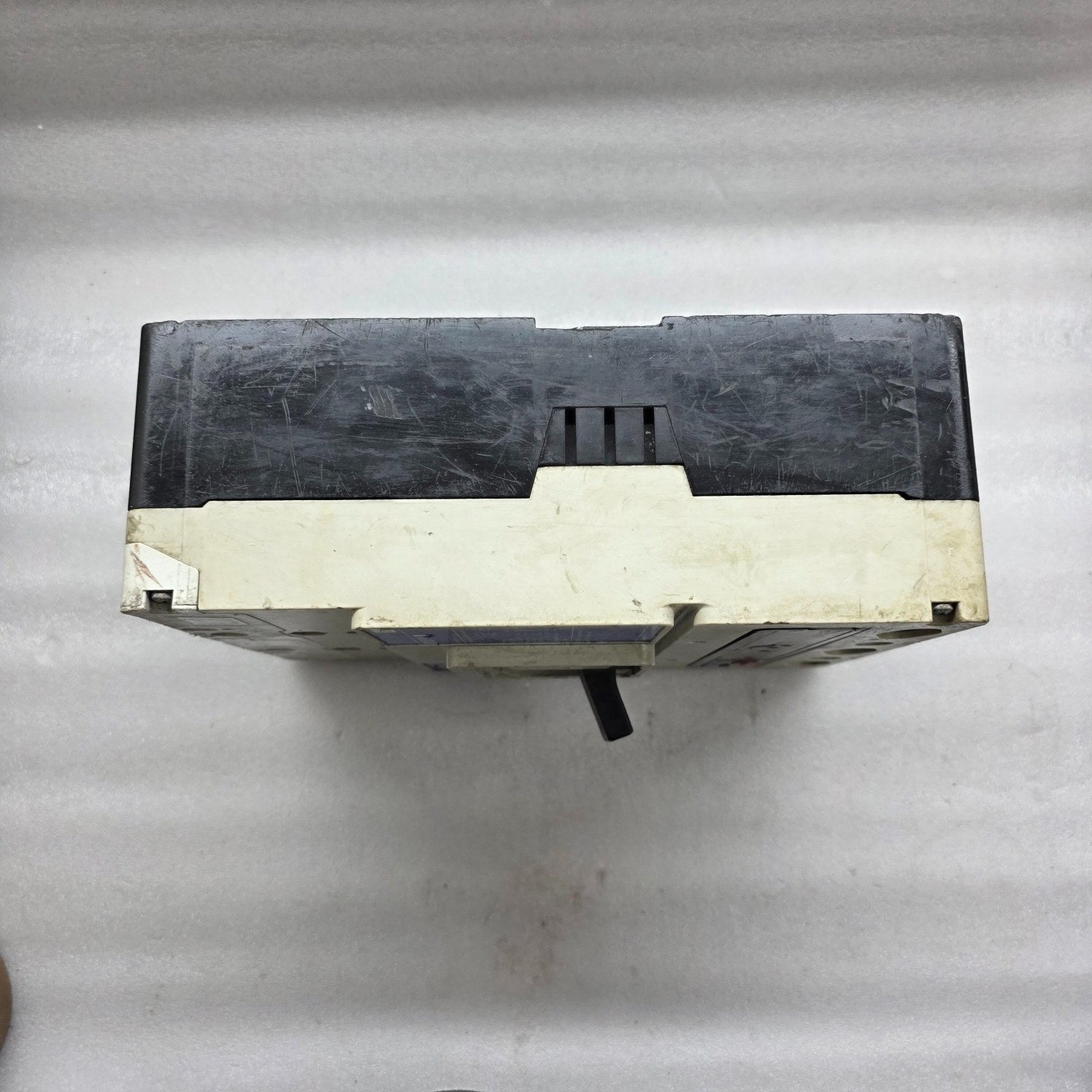 CUTLER HAMMER HLD3600F 3-POLE CIRCUIT BREAKER 600A  6633C81G06