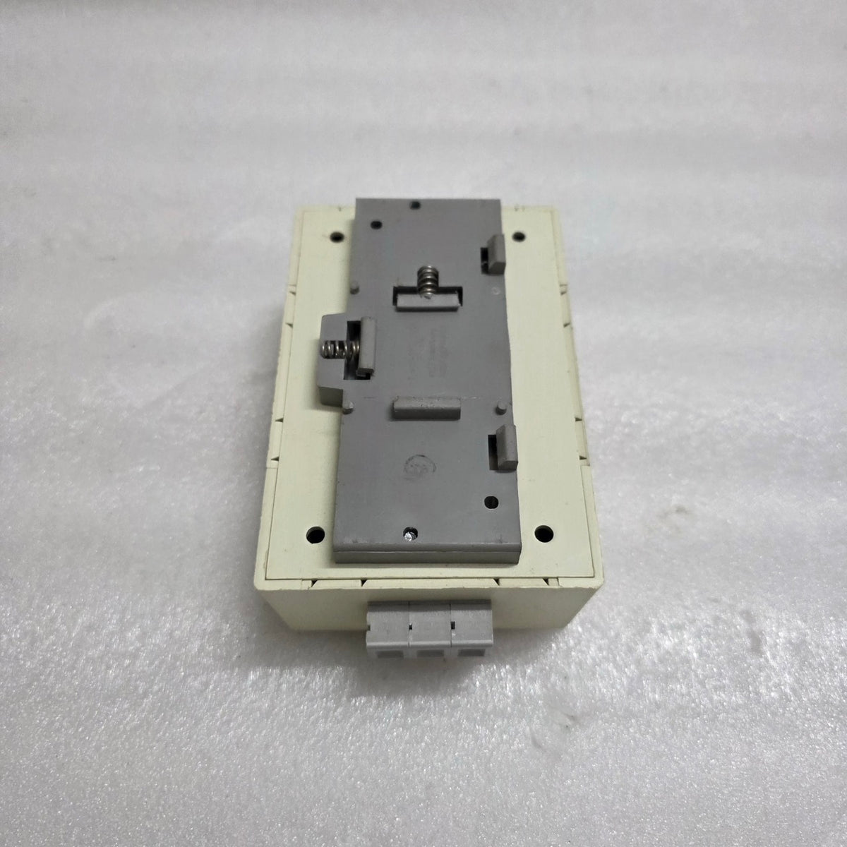 PHOENIX CONTACT 5600525 RAIL-MOUNTED DUAL POWER OUTLET EM-DUO 120/20