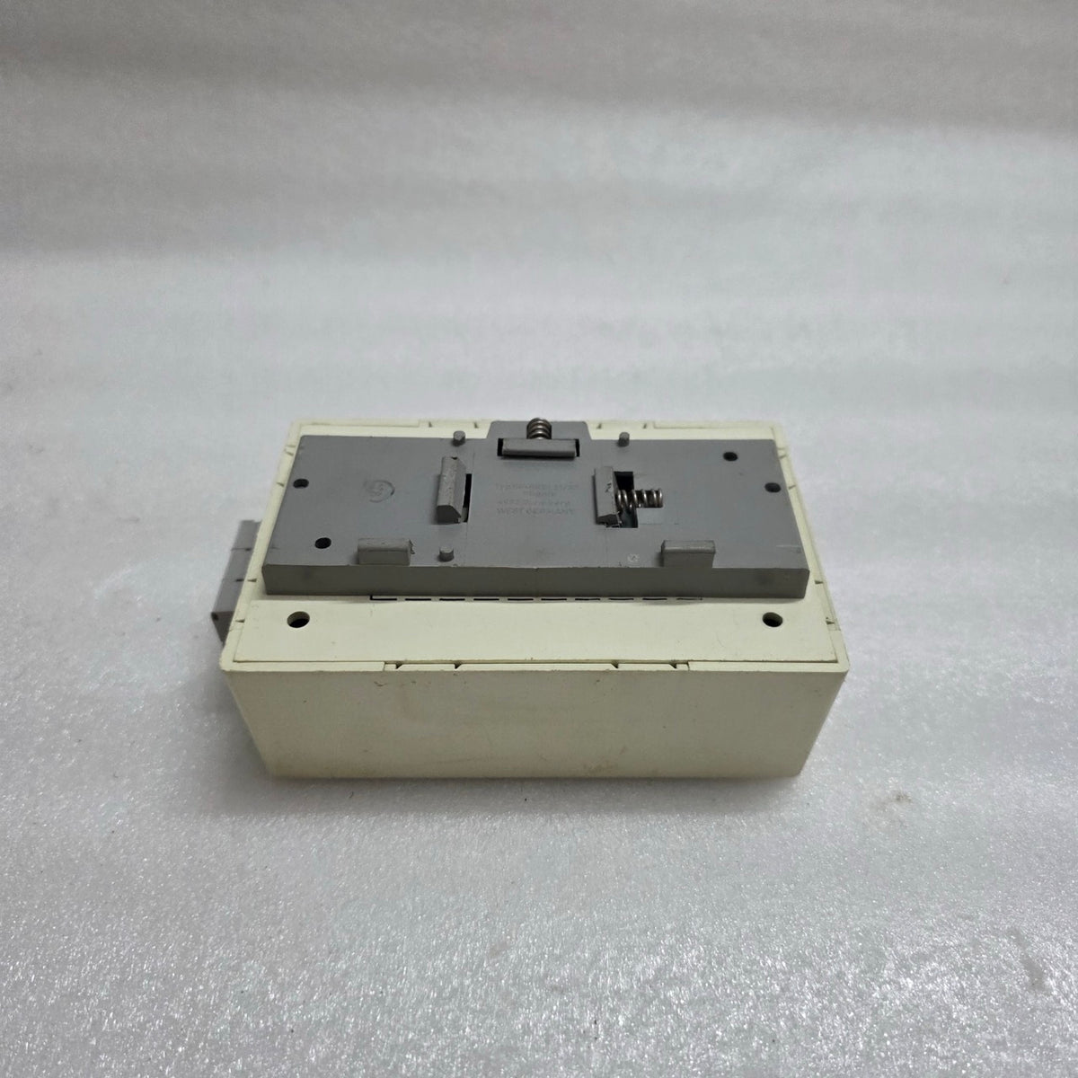 PHOENIX CONTACT 5600525 RAIL-MOUNTED DUAL POWER OUTLET EM-DUO 120/20